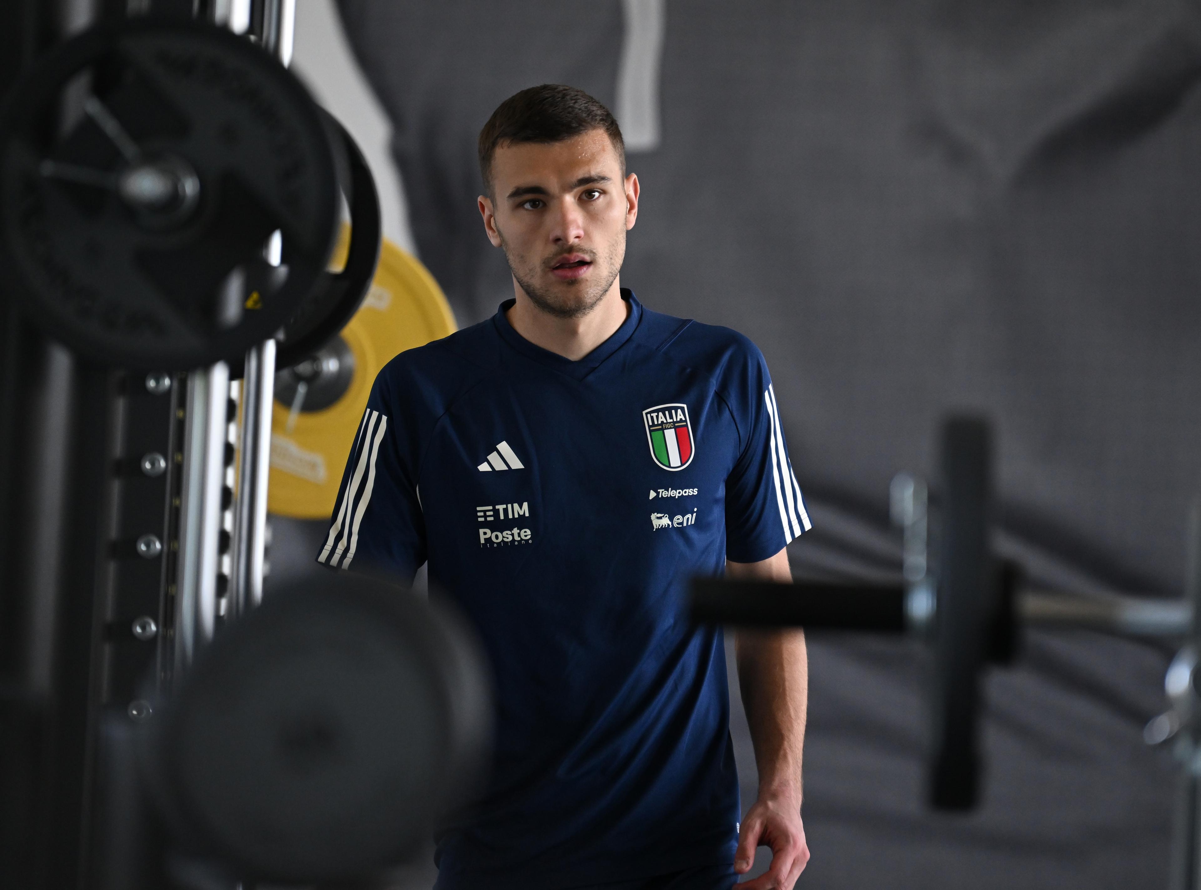 FLORENCE, ITALY - MARCH 21: Alessandro Buongiorno of Italy in action during a Italy training session at Centro Tecnico Federale di Coverciano on March 21, 2023 in Florence, Italy. (Photo by Claudio Villa/Getty Images)