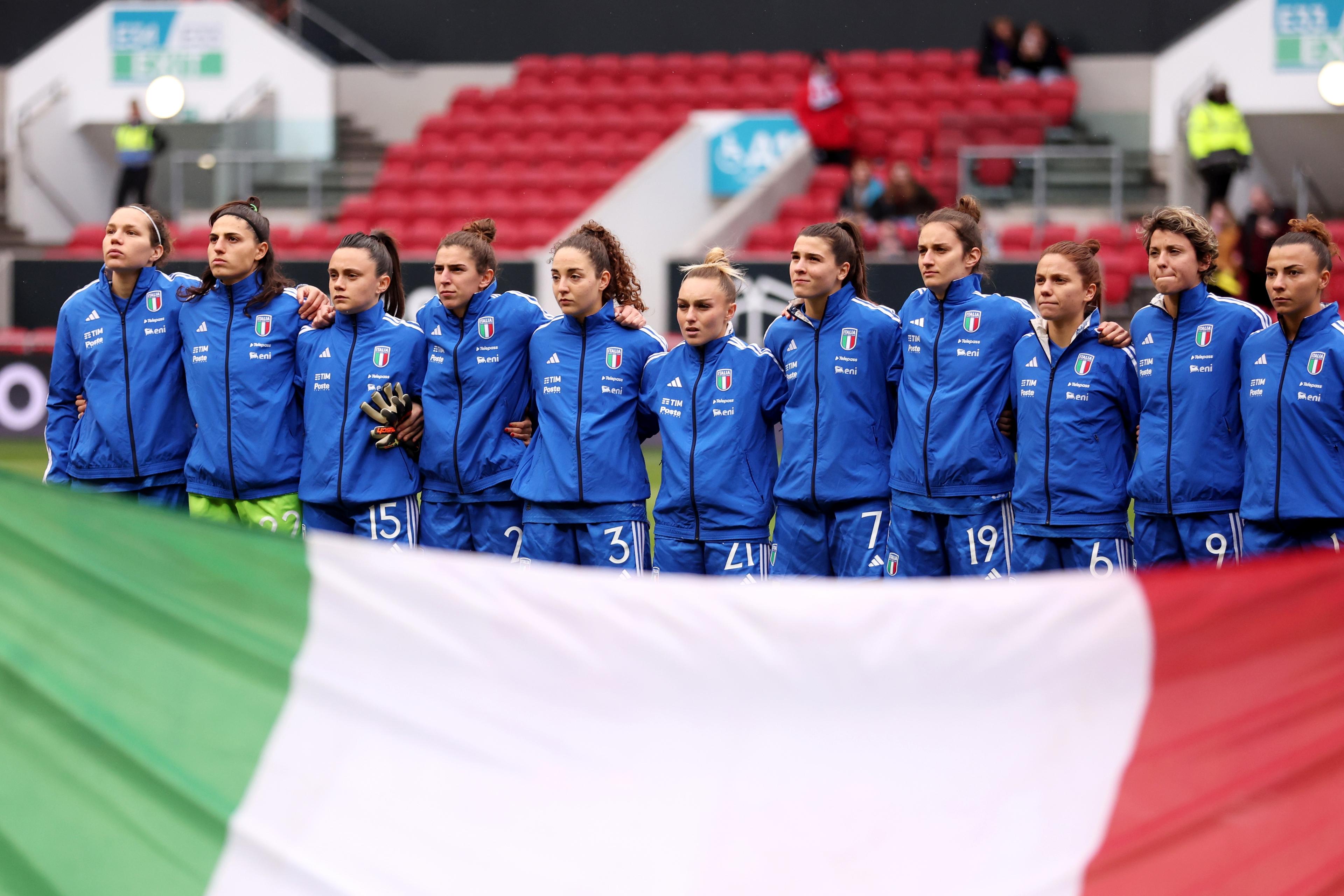 BRISTOL, ENGLAND - FEBRUARY 22: Players of Italy line up prior to the Arnold Clark Cup match between Korea Republic and Italy at Ashton Gate on February 22, 2023 in Bristol, England. (Photo by Warren Little/Getty Images)