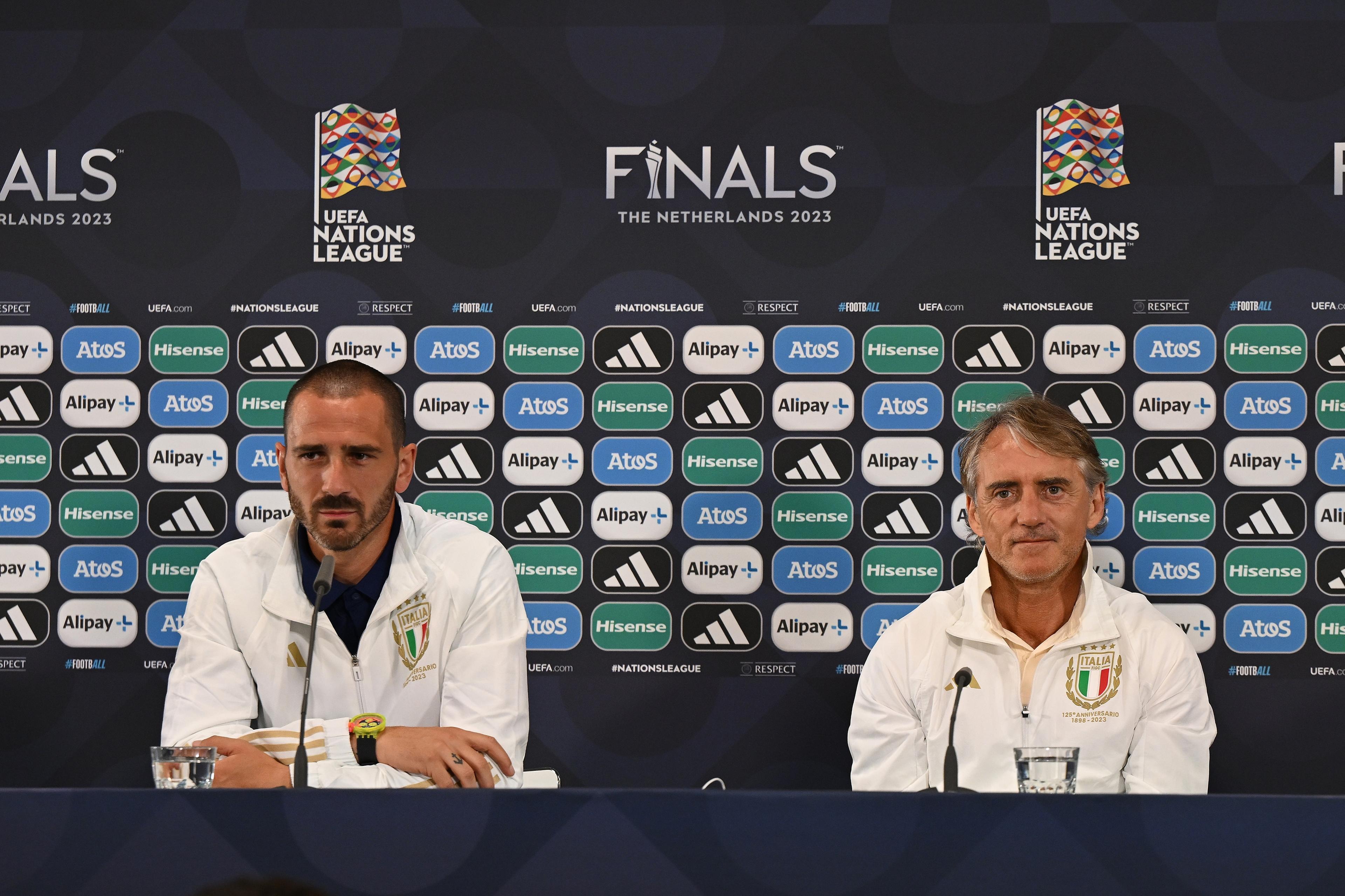 ENSCHEDE, NETHERLANDS - JUNE 14:  Head coach of Italy Roberto Mancini and Leonardo Bonucci of Italy speak with the media prior to the UEFA Nations League 2022/23 at FC Twente Stadium on June 14, 2023 in Enschede, Netherlands. (Photo by Claudio Villa/Getty Images)