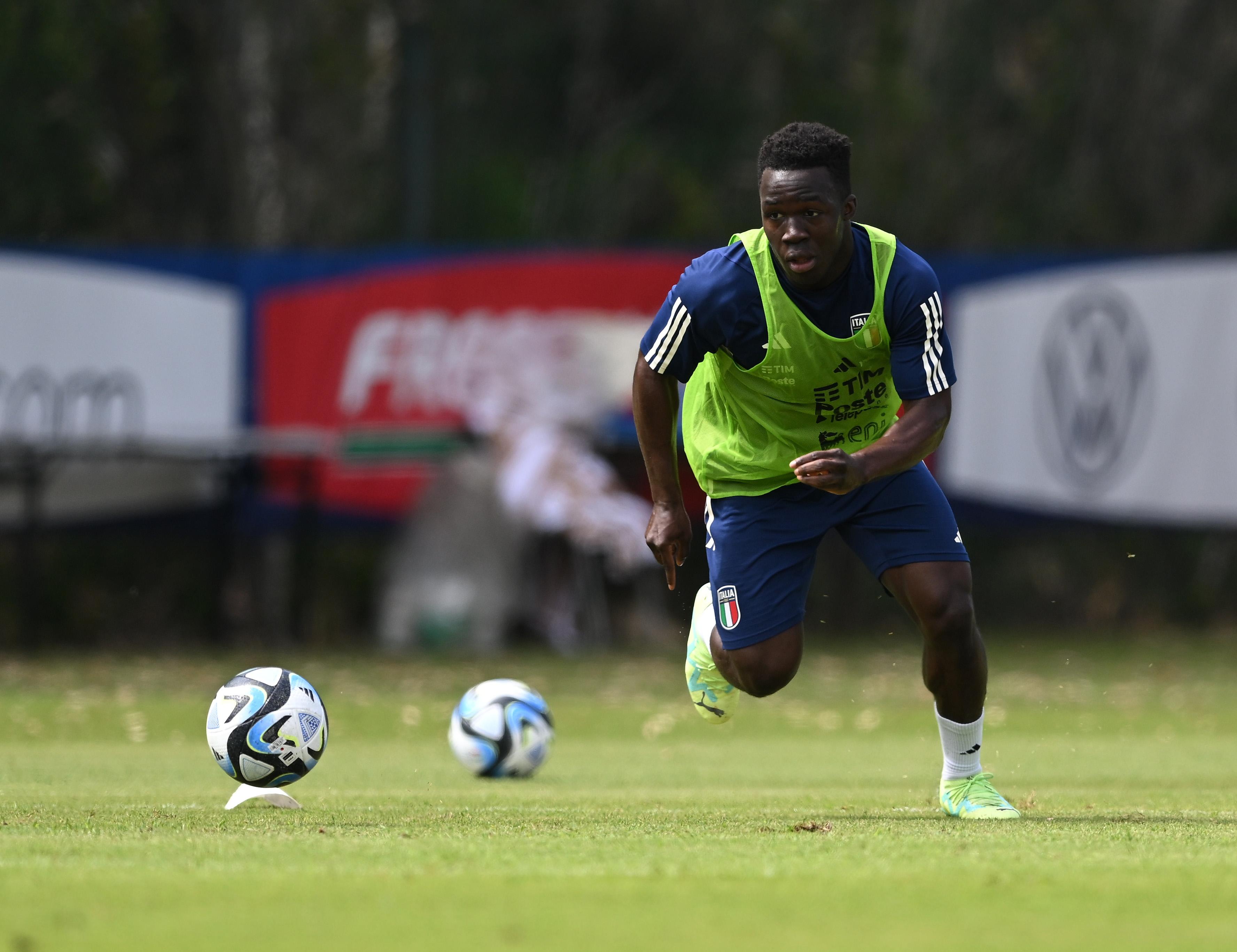 SANTA MARGHERITA DI PULA, ITALY - JUNE 08: Wilfried Gnonto of Italy warms up during training session at Forte Village Resort on June 08, 2023 in Santa Margherita di Pula, Italy. (Photo by Claudio Villa/Getty Images)
