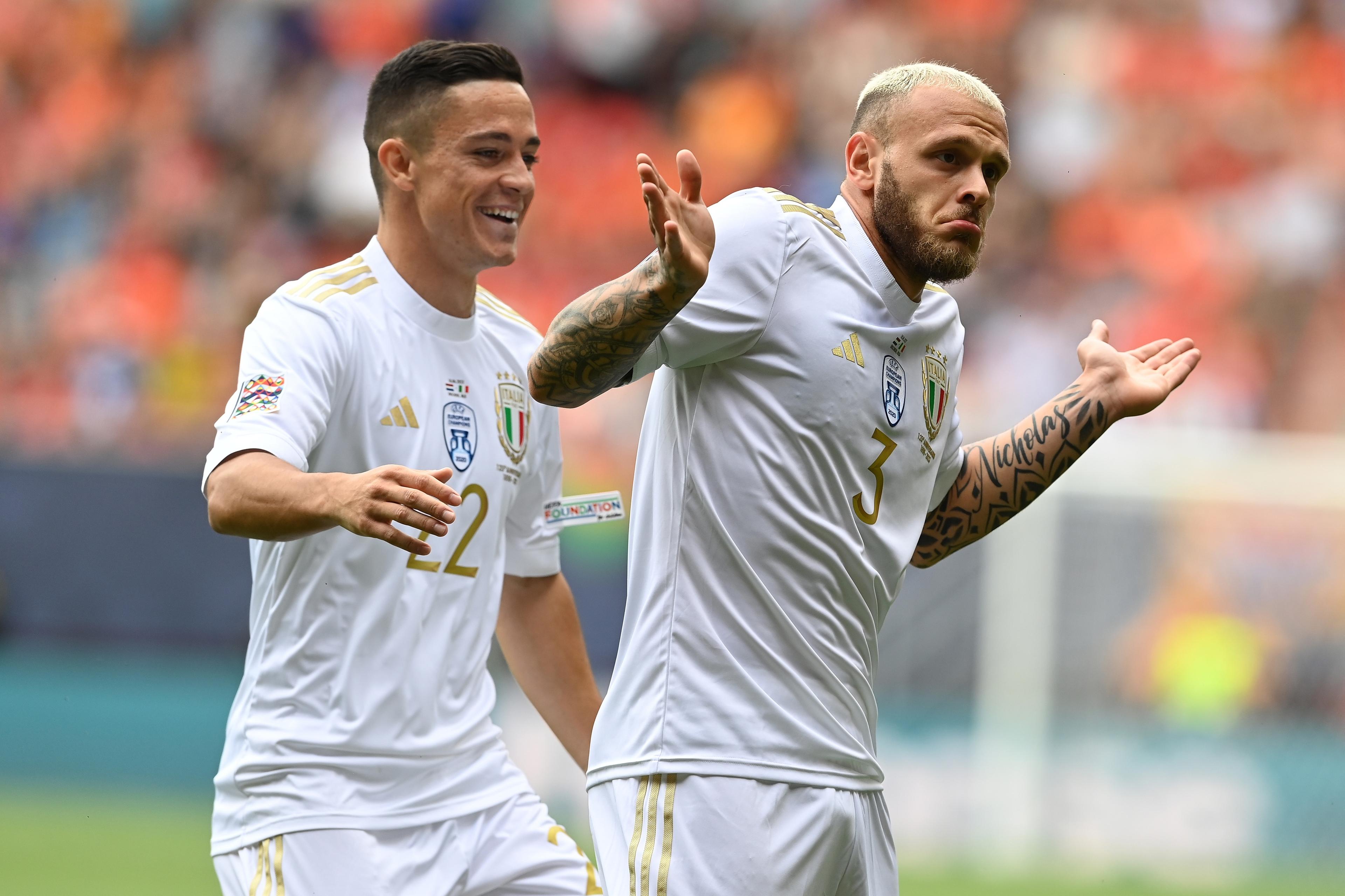 ENSCHEDE, NETHERLANDS - JUNE 18:  Federico Dimarco of Italy celebrates with Giacomo Raspadori after scoring the goal during the UEFA Nations League 2022/23 third-place match between Netherlands and Italy at FC Twente Stadium on June 18, 2023 in Enschede, Netherlands. (Photo by Claudio Villa/Getty Images)