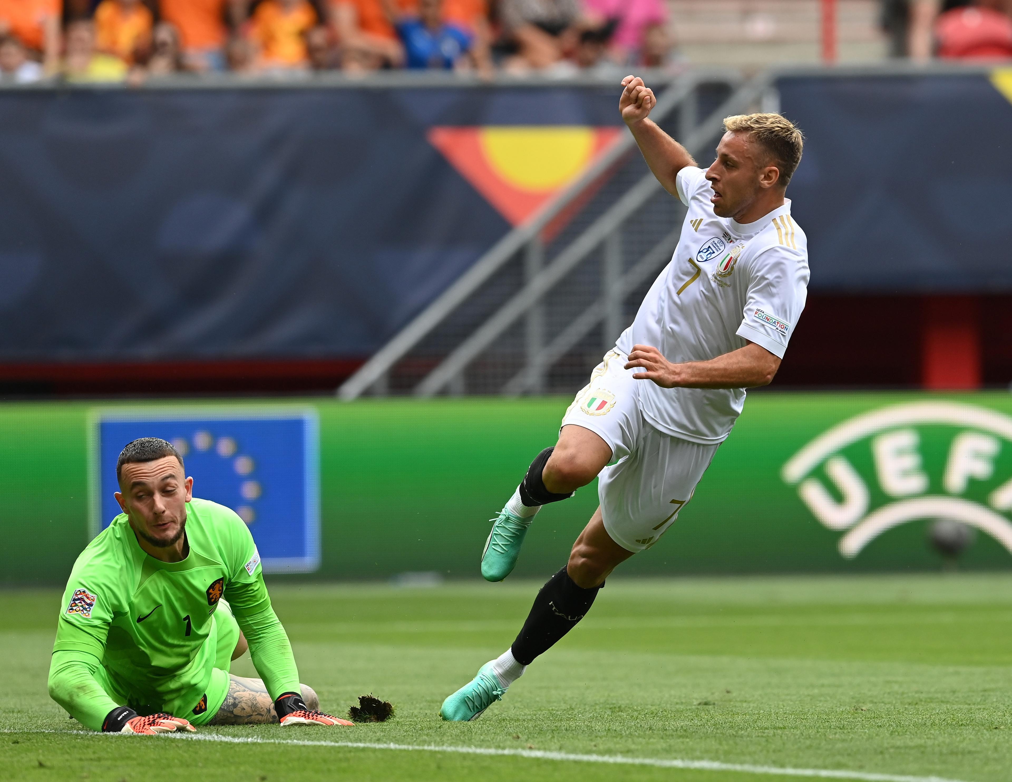 ENSCHEDE, NETHERLANDS - JUNE 18: Davide Frattesi of Italy scores the goal during the UEFA Nations League 2022/23 third-place match between Netherlands and Italy at FC Twente Stadium on June 18, 2023 in Enschede, Netherlands. (Photo by Claudio Villa/Getty Images)