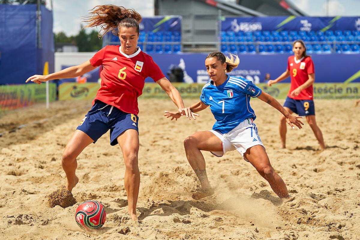 Del Duca sceglie le 12 Azzurre per le Superfinal di beach soccer: martedì c’è subito la Cechia