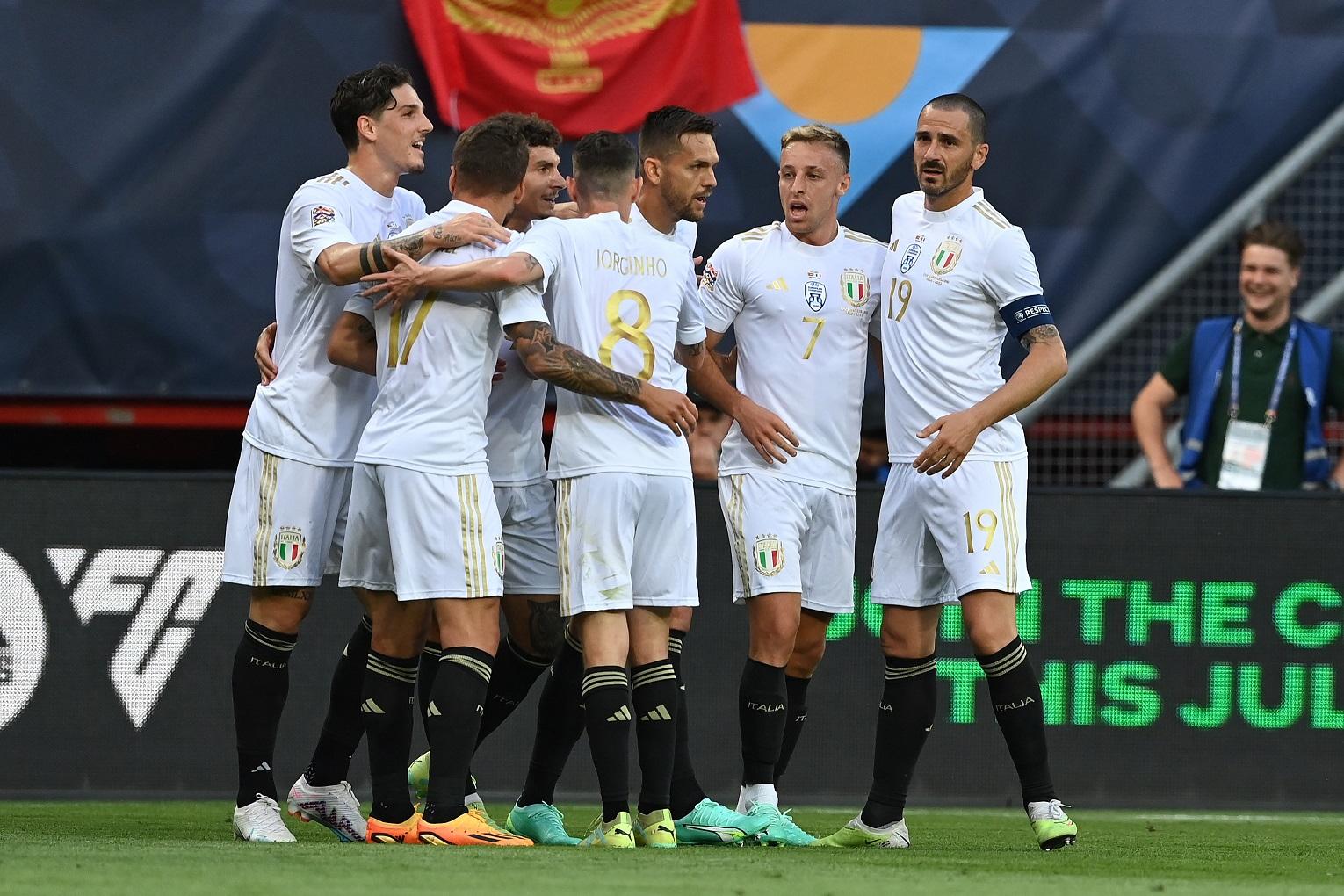 ENSCHEDE, NETHERLANDS - JUNE 15:  Davide Frattesi of Italy celebrates with team-mates after scoring the goal but the goal is disallowed and looks on during the UEFA Nations League 2022/23 semifinal match between Spain and Italy at FC Twente Stadium on June 15, 2023 in Enschede, Netherlands. (Photo by Claudio Villa/Getty Images)