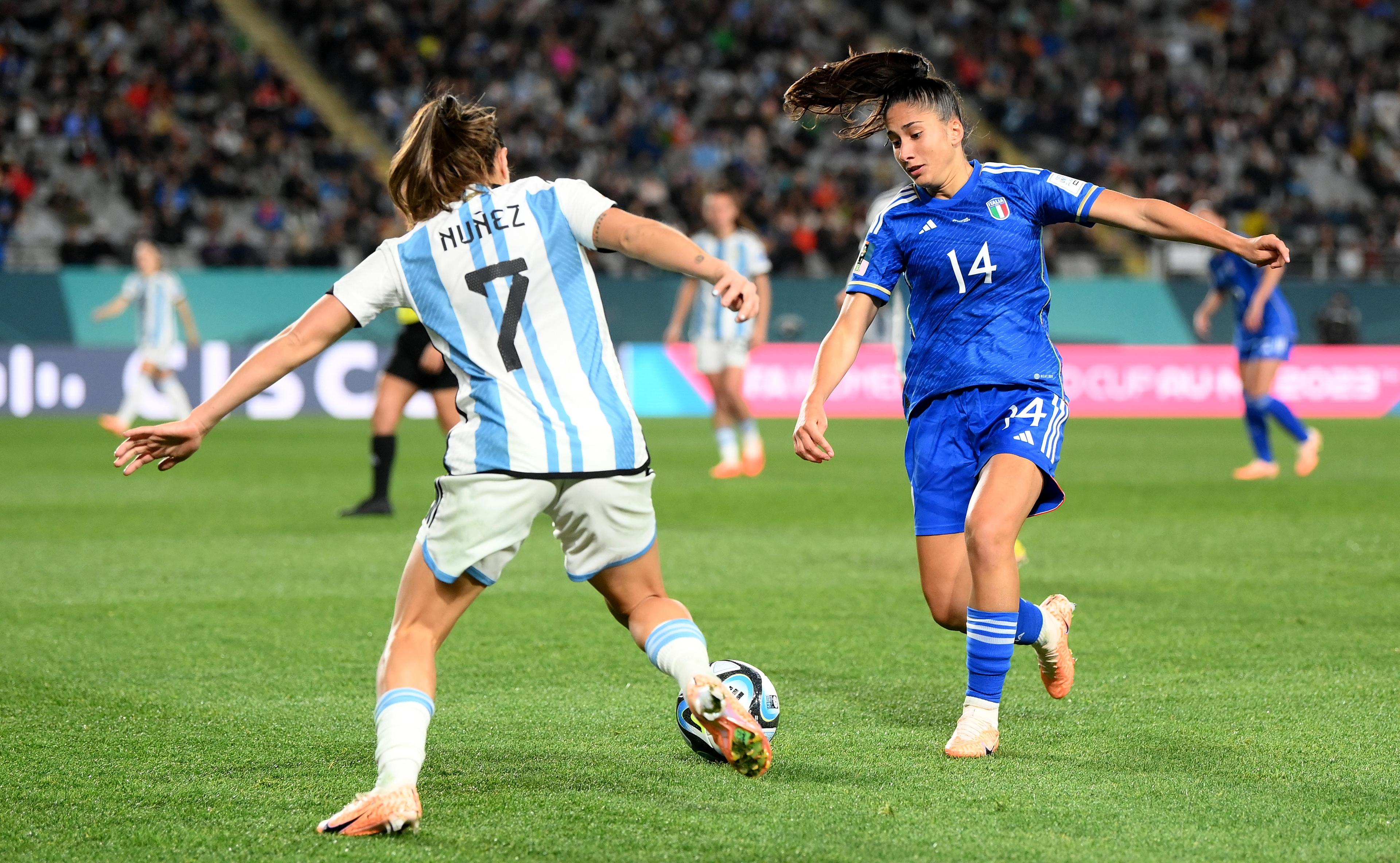 AUCKLAND, NEW ZEALAND - JULY 24: Chiara Beccari of Italy and Romina Nunez of Argentina compete for the ball during the FIFA Women's World Cup Australia & New Zealand 2023 Group G match between Italy and Argentina at Eden Park on July 24, 2023 in Auckland / TÄmaki Makaurau, New Zealand. (Photo by Hannah Peters - FIFA/FIFA via Getty Images)
