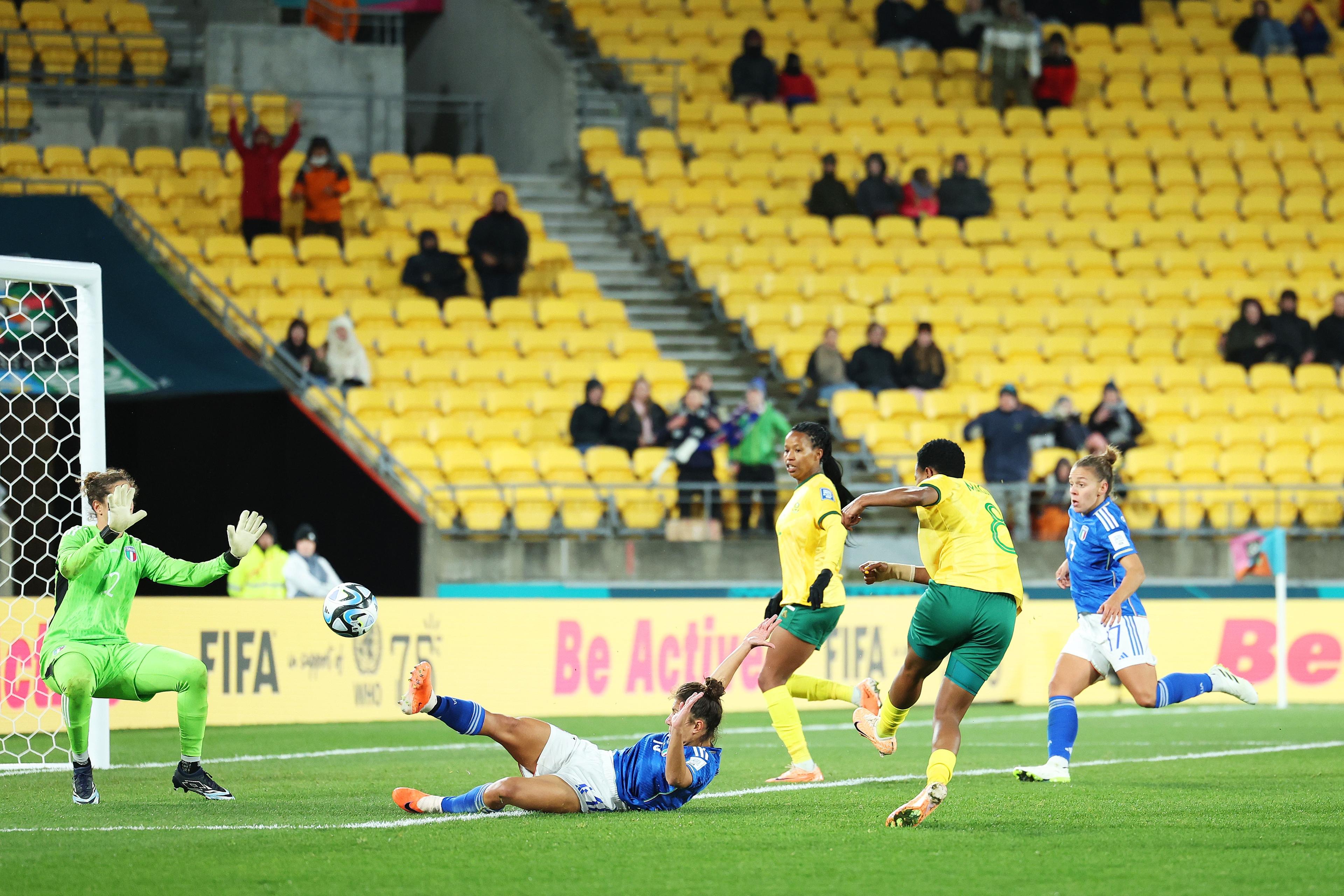 L'Italia perde 3-2 con il Sudafrica ed è fuori dal Mondiale, non basta la doppietta di Caruso