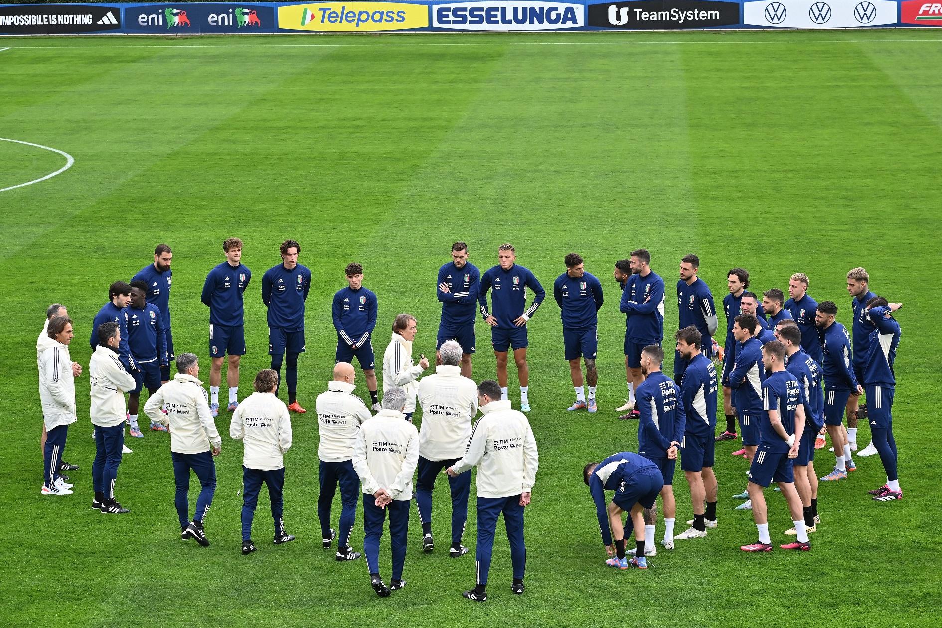 FLORENCE, ITALY - MARCH 20: Roberto Mancini head coach of Italy during the training session at Centro Tecnico Federale di Coverciano on March 20, 2023 in Florence, Italy. (Photo by Alessandro Sabattini/Getty Images)