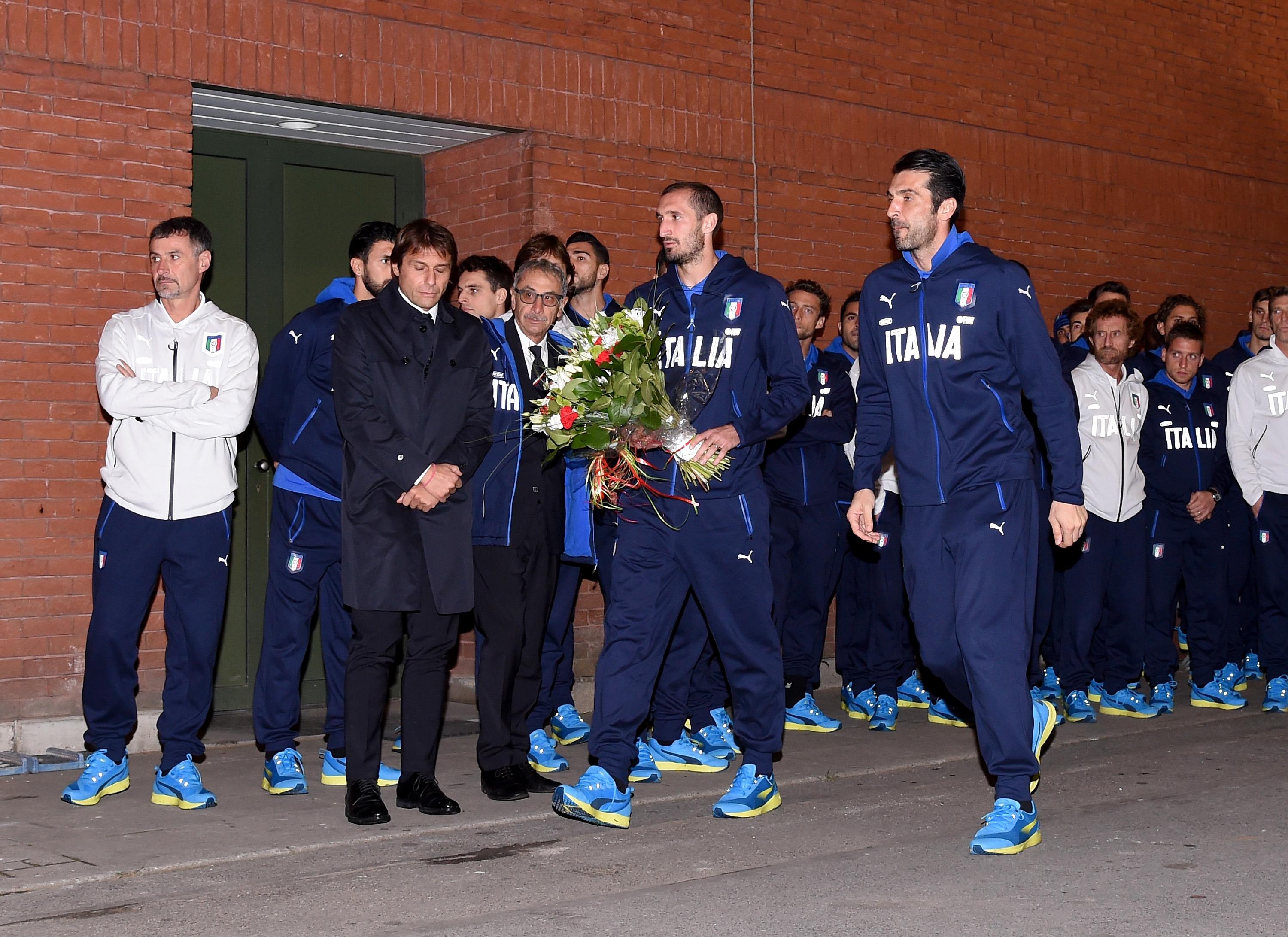 BRUSSELS, BELGIUM - NOVEMBER 12: Gianluigi Buffon (R) and Giorgio Chiellini of Italy during the commemoration of the 39 football fans who died in the Heysel stadium at the 1985 European Cup final between Liverpool and Juventus, ahead of a friendly match at at King Baudouin Stadium on November 12, 2015 in Brussels, Belgium. (Photo by Claudio Villa/Getty Images)