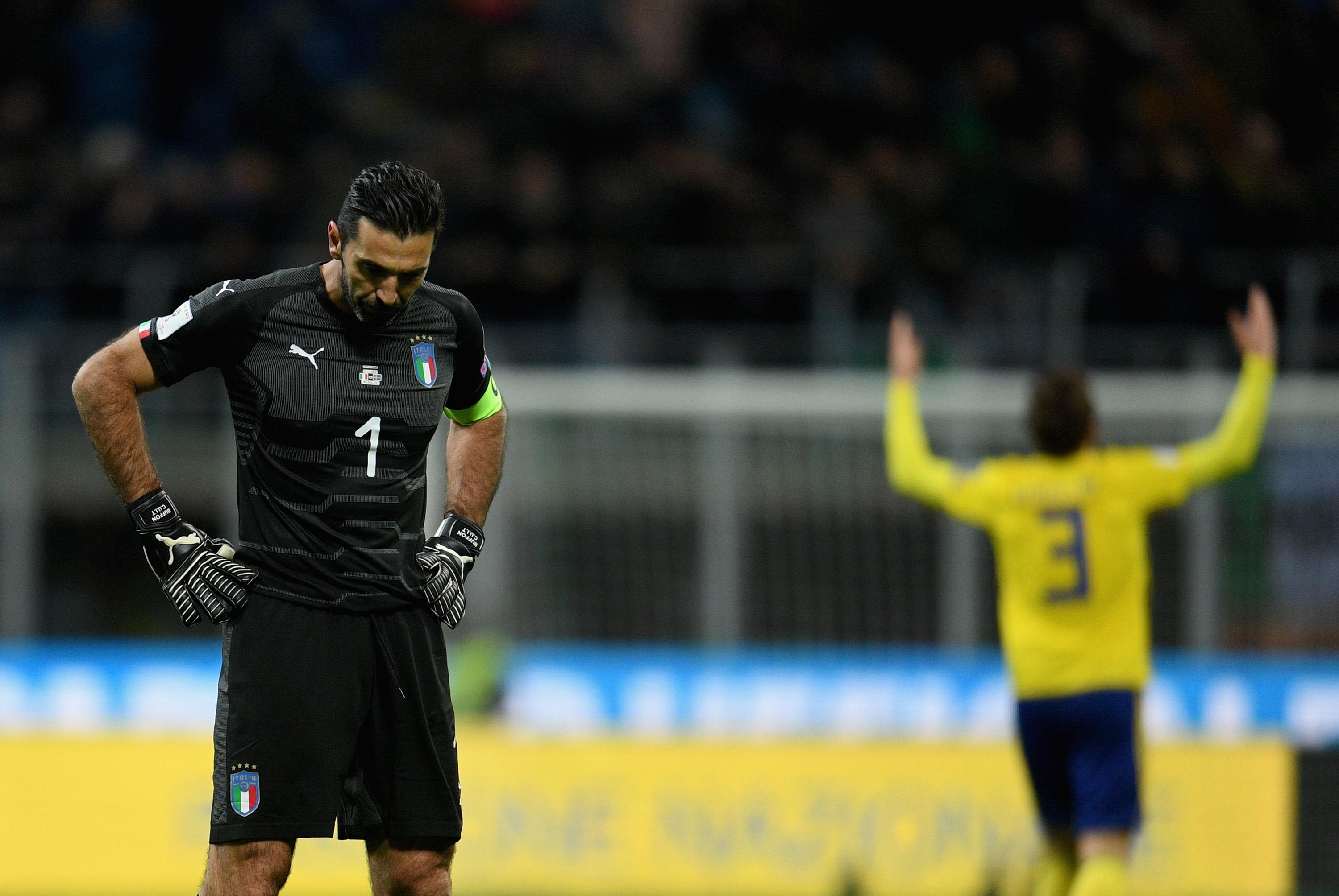 MILAN, ITALY - NOVEMBER 13: Gianluigi Buffon of Italy dejected at the end of the FIFA 2018 World Cup Qualifier Play-Off: Second Leg between Italy and Sweden at San Siro Stadium on November 13, 2017 in Milan, Italy. (Photo by Claudio Villa/Getty Images)