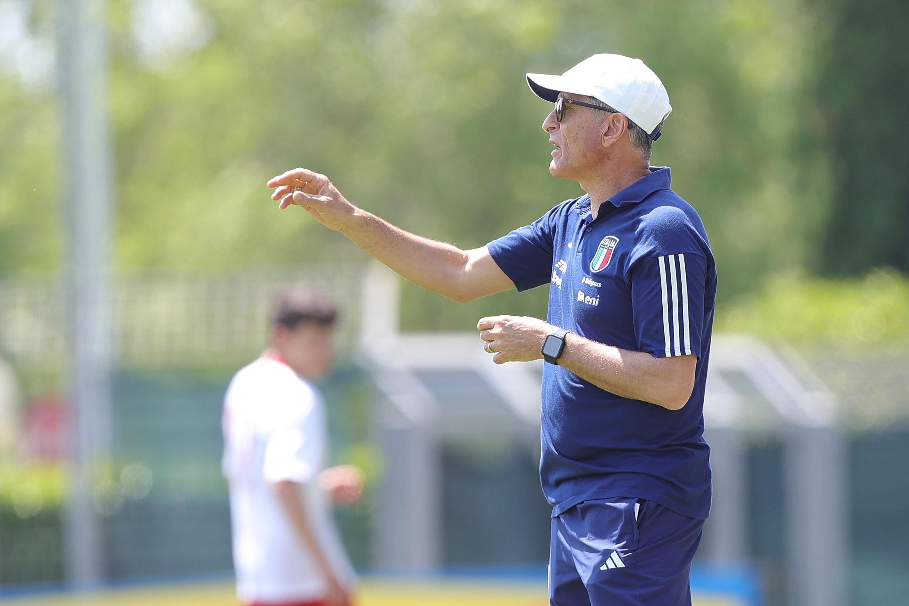 FLORENCE, ITALY - MAY 30: Head coach of Italy U15 Massimilaino Favo gestures during the international friendly match between Italy U15 and Poland U15 at Centro Tecnico Federale di Coverciano on May 30, 2023 in Florence, Italy. (Photo by Gabriele Maltinti/Getty Images) *** Local Caption *** Massimiliano Favo
