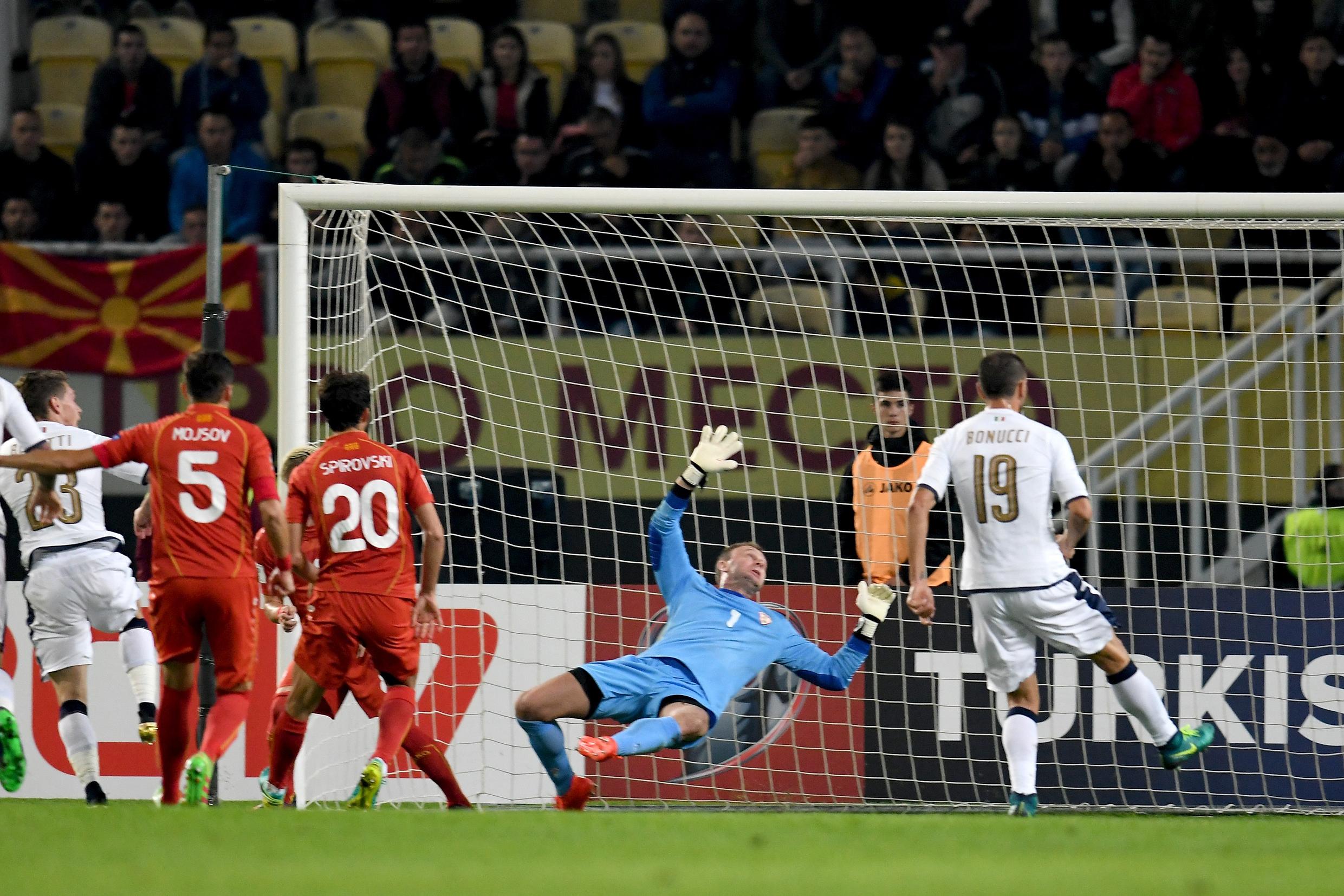 SKOPJE, MACEDONIA - OCTOBER 09:  Andrea Belotti of Italy (L) scores the opening goal during the FIFA 2018 World Cup Qualifier between FYR Macedonia and Italy at Nacionalna Arena Filip II Makedonski on October 9, 2016 in Skopje, Macedonia.  (Photo by Claudio Villa/Getty Images)