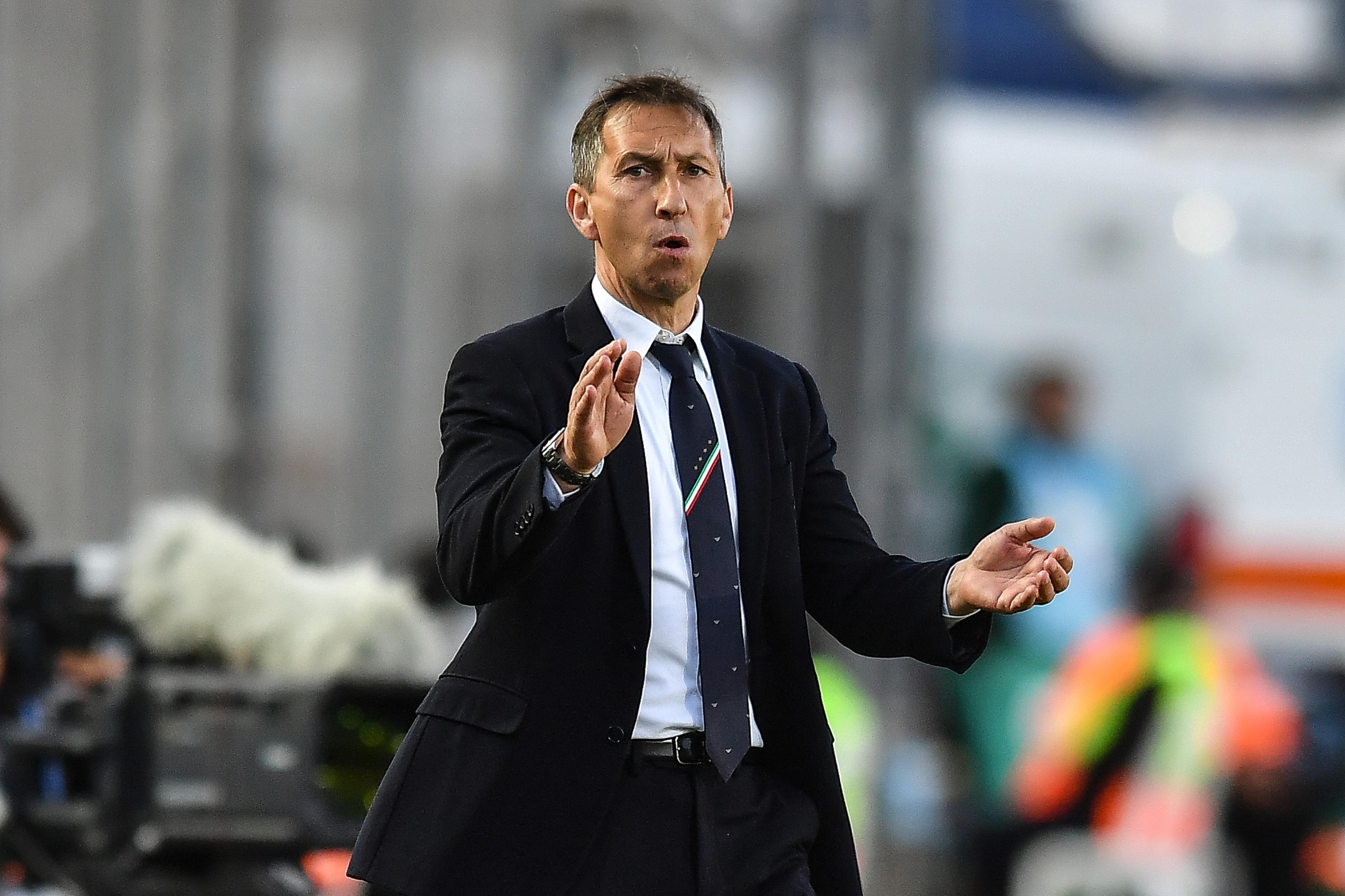 SAN JUAN, ARGENTINA - JUNE 03: Head coach of Italy Carmine Nunziata gives the team instructions during the FIFA U-20 World Cup Argentina 2023  Quarter Finals match between Colombia and Italy at Estadio San Juan on June 03, 2023 in San Juan, Argentina. (Photo by Marcelo Endelli - FIFA/FIFA via Getty Images)