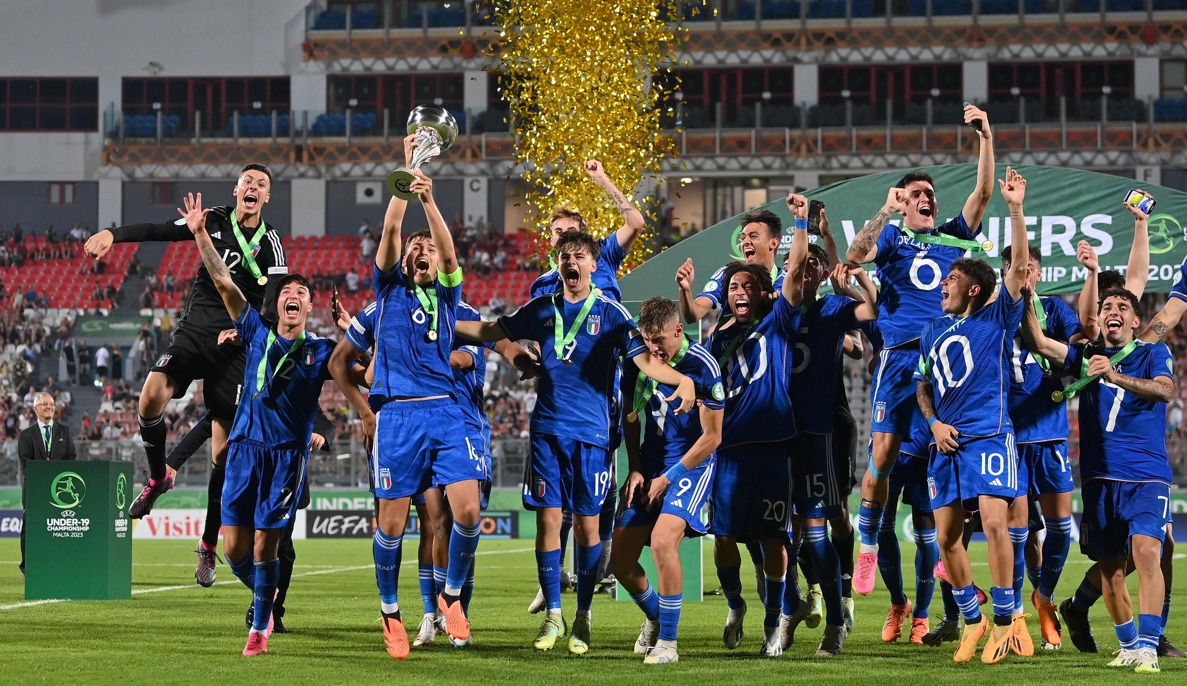 TA' QALI, MALTA - JULY 16: Giacomo Faticanti of Italy lifts the trophy after the UEFA European Under-19 Championship 2022/23 final match between Portugal and Italy at the National Stadium on July 16, 2023 in Ta' Qali, Malta. (Photo by Seb Daly - Sportsfile/UEFA via Getty Images)