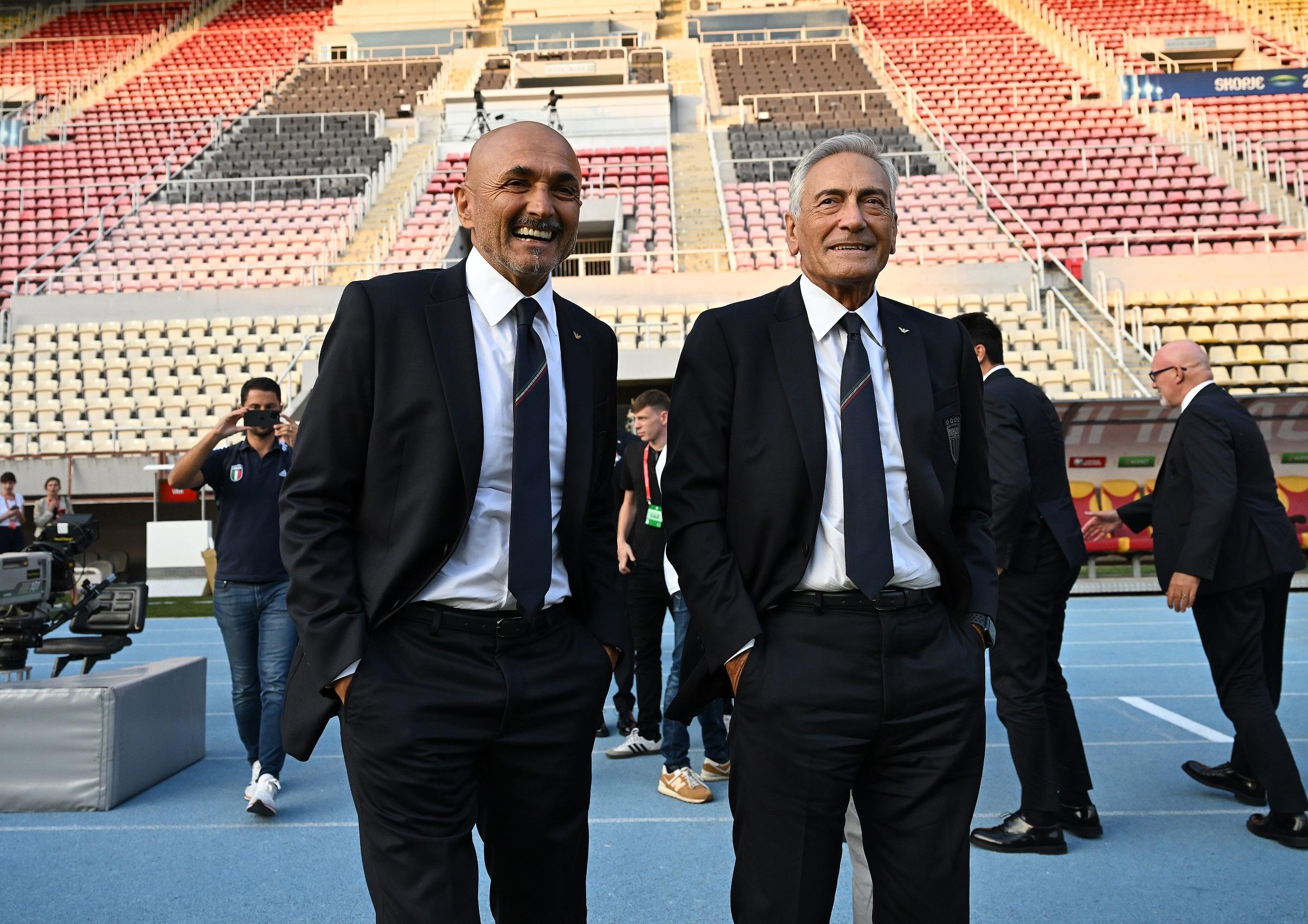 SKOPJE, MACEDONIA - SEPTEMBER 08: Head coach of Italy Luciano Spalletti and President of FIGC Gabriele Gravina inspect the pitch before the Group C - UEFA EURO 2024 European Qualifiers between North Macedonia v Italy on September 08, 2023 in Skopje, Macedonia. (Photo by Claudio Villa/Getty Images)