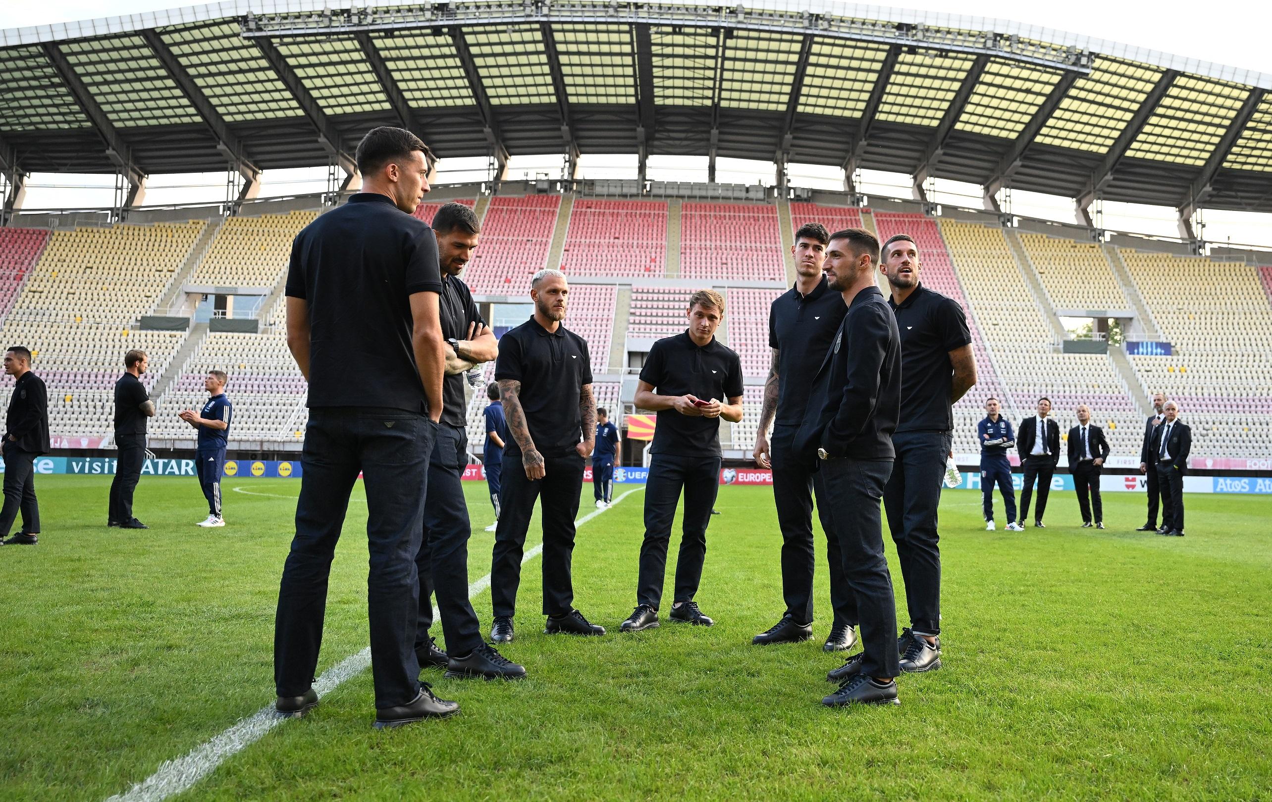 SKOPJE, MACEDONIA - SEPTEMBER 08: Players of Italy inspect the pitch before the Group C - UEFA EURO 2024 European Qualifiers between North Macedonia v Italy on September 08, 2023 in Skopje, Macedonia. (Photo by Claudio Villa/Getty Images)