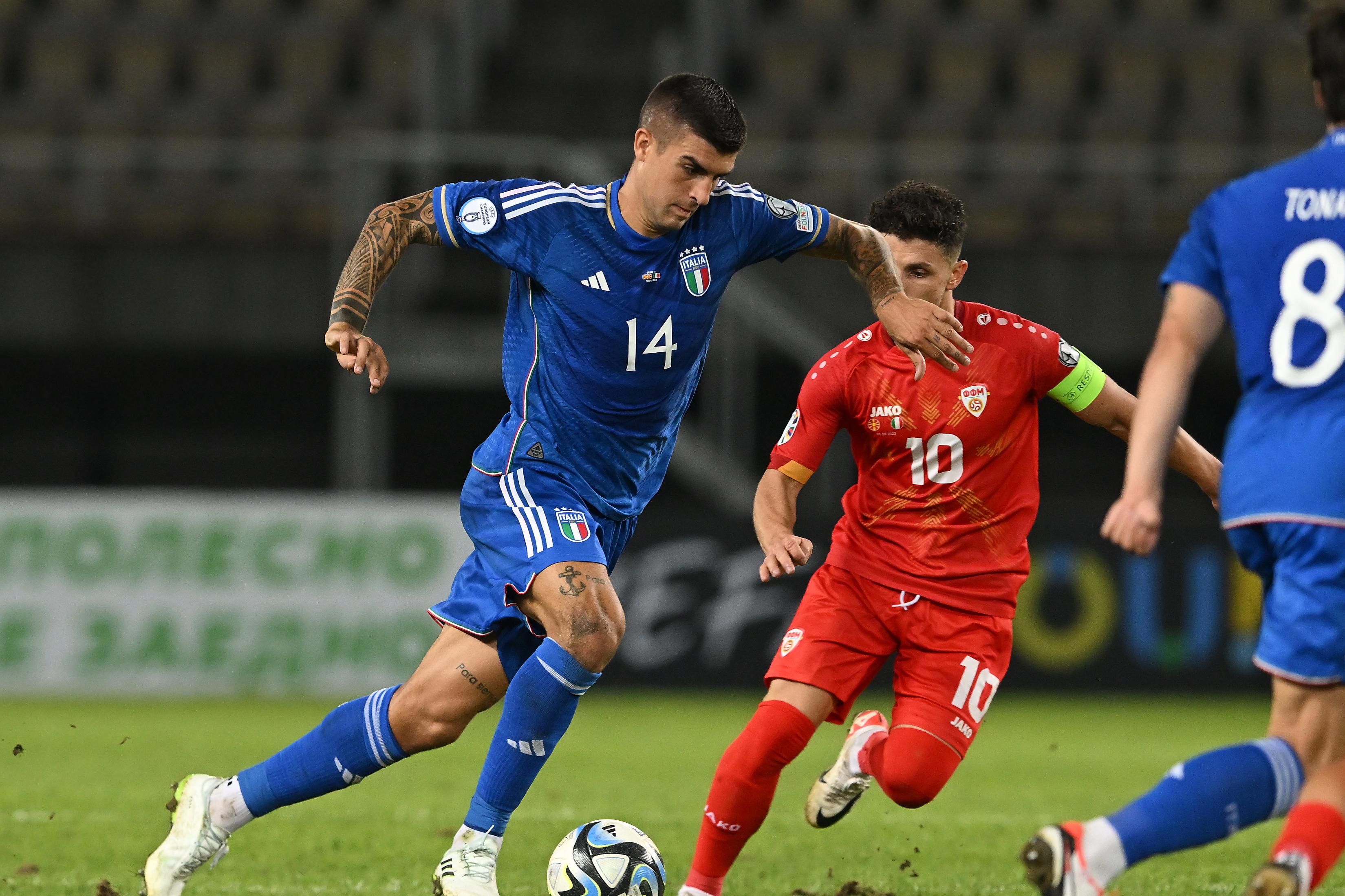 SKOPJE, MACEDONIA - SEPTEMBER 09:  Gianluca Mancini of Italy competes for the ball with Enis Bardhi of North Macedonia during the UEFA EURO 2024 European qualifier match between North Macedonia and Italy at National Arena Todor Proeski on September 09, 2023 in Skopje, Macedonia. (Photo by Claudio Villa/Getty Images)