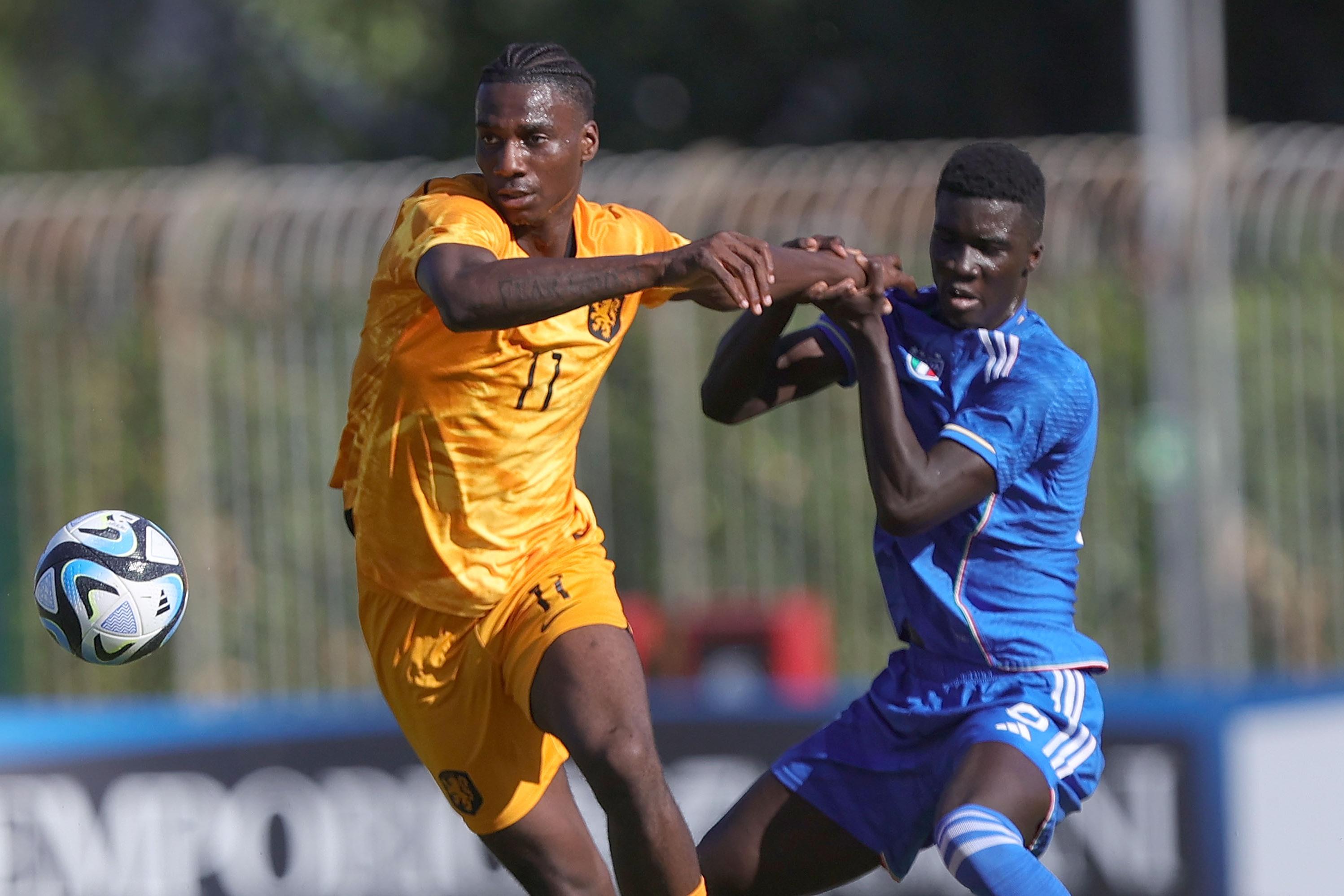 PRATO, ITALY - SEPTEMBER 11: Ezechiel Banzuzi of Netherlands U19 in action against Saer Diop of Italy U19 during the Friendly Match between Italy U19 and Netherlands U19 on September 11, 2023 in Prato, Italy. (Photo by Gabriele Maltinti/Getty Images) *** Local Caption *** Ezechiel Banzuzi; Saer Diop