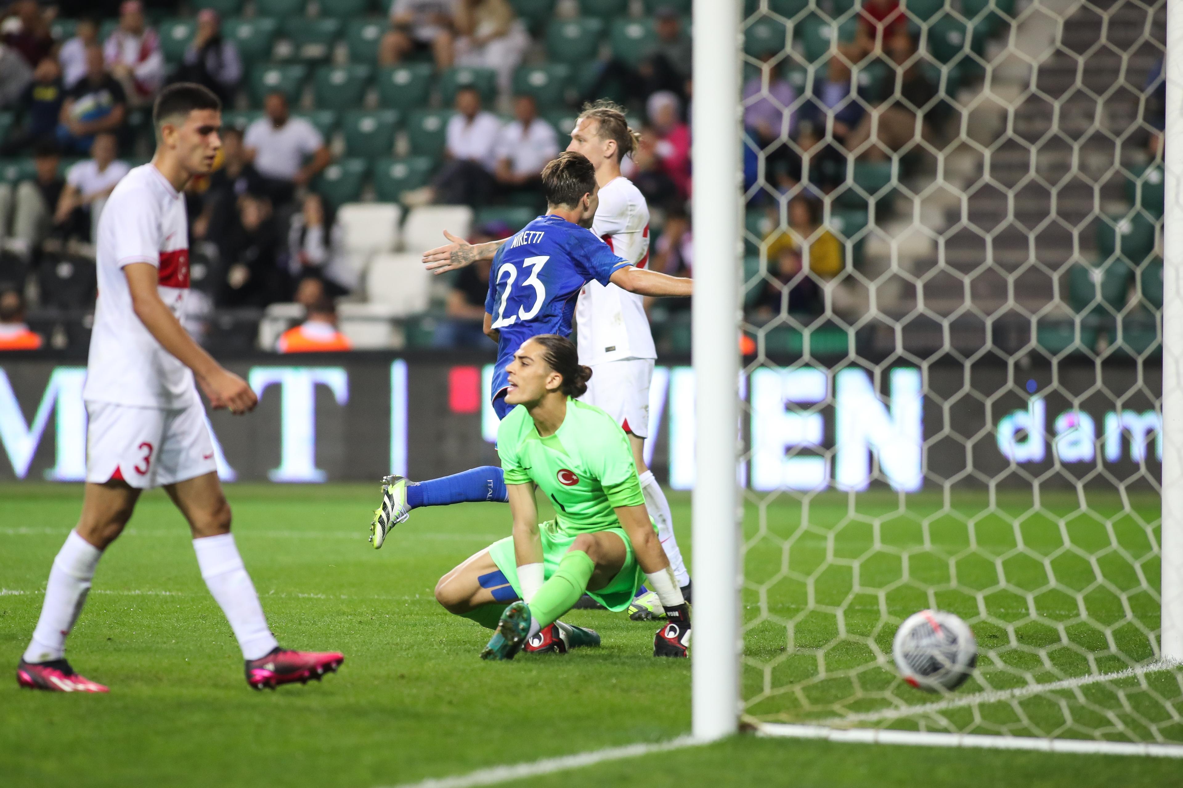 KOCAELI, TURKEY - SEPTEMBER 12: Fabio Miretti of Italy celebrates with teammates after scoring his team\\'s first goal during UEFA European Under-21 Championship Qualifier match between Turkey and Italy at on September 12, 2023 in Kocaeli, Turkey. (Photo by Ahmad Mora/Getty Images)