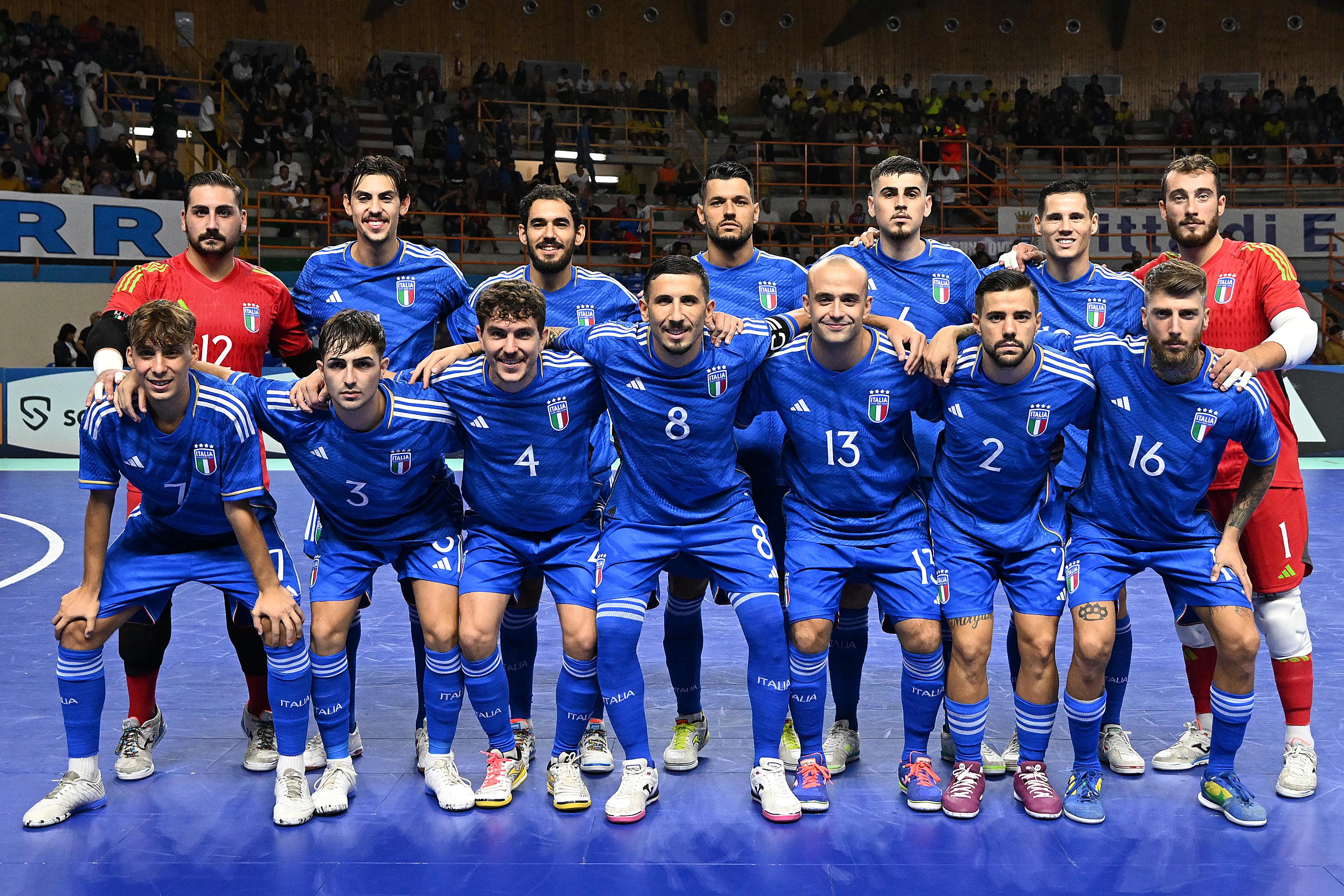 EBOLI, ITALY - SEPTEMBER 15: Italy team posing before the FIFA Futsal World Cup 2024 Qualifier match between Italy and Slovenia on September 15, 2023 in Eboli, Italy. (Photo by Francesco Pecoraro/Getty Images)