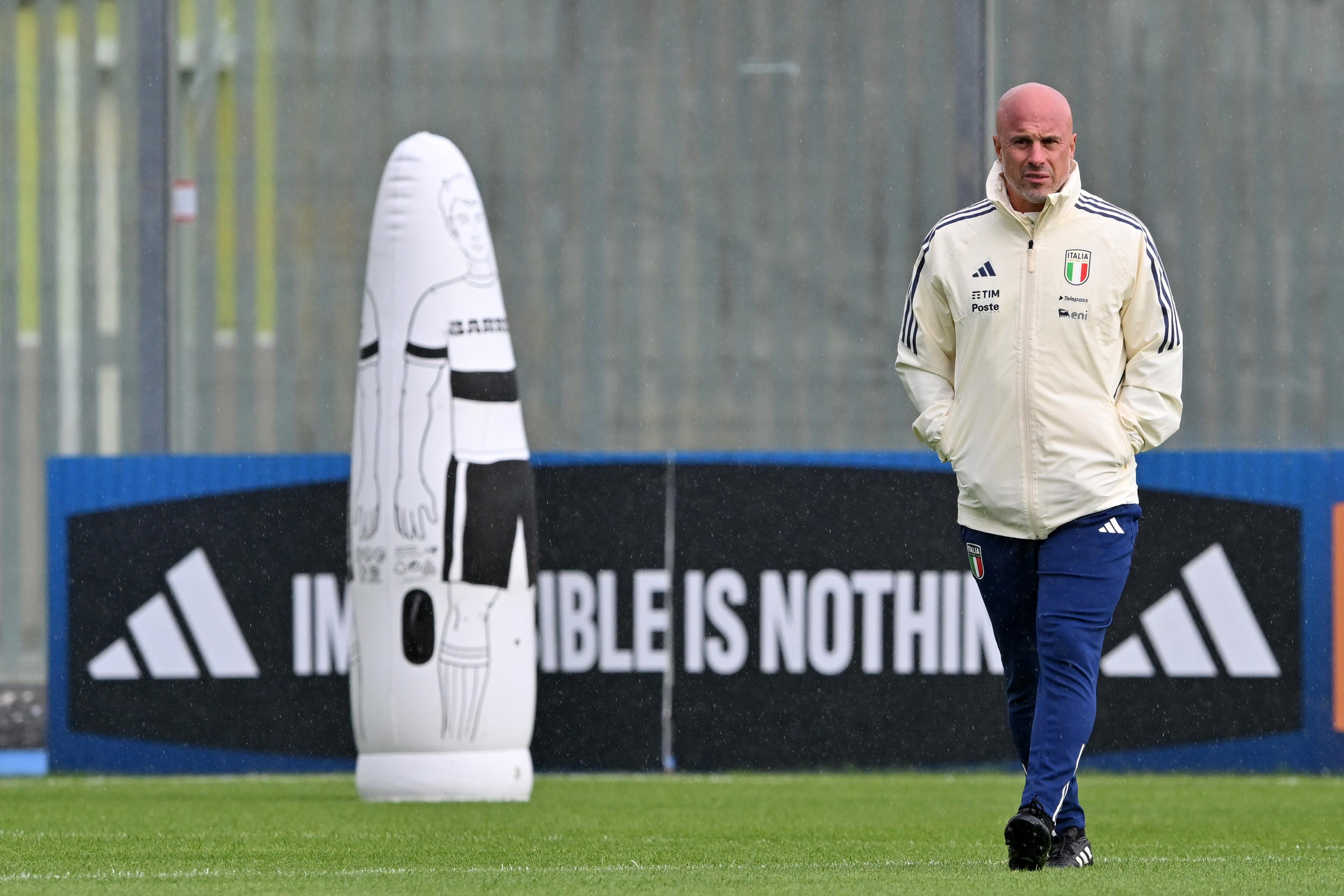 CASTEL DI SANGRO, ITALY - SEPTEMBER 25:  Italian women\\'s national team head coach Andrea Soncin looks on during Italy Women Training Session & Press Conference on September 25, 2023 in Castel di Sangro, Italy. (Photo by Giuseppe Bellini/Getty Images)