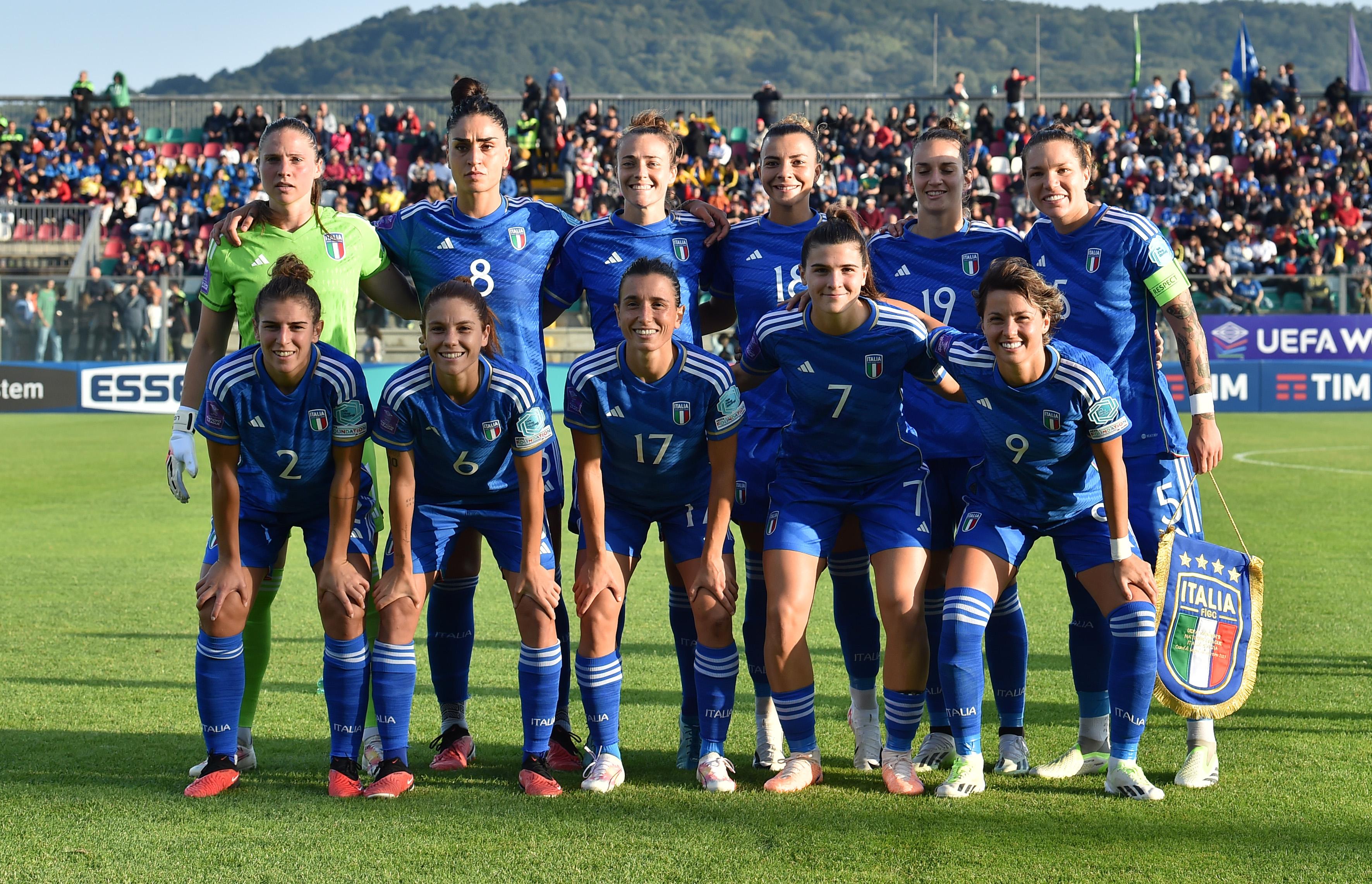 CASTEL DI SANGRO, ITALY - SEPTEMBER 26: Team of Italy stud up prior the UEFA Womens Nations League match between Italy and Sweden at on September 26, 2023 in Castel di Sangro, Italy. (Photo by Giuseppe Bellini/Getty Images)