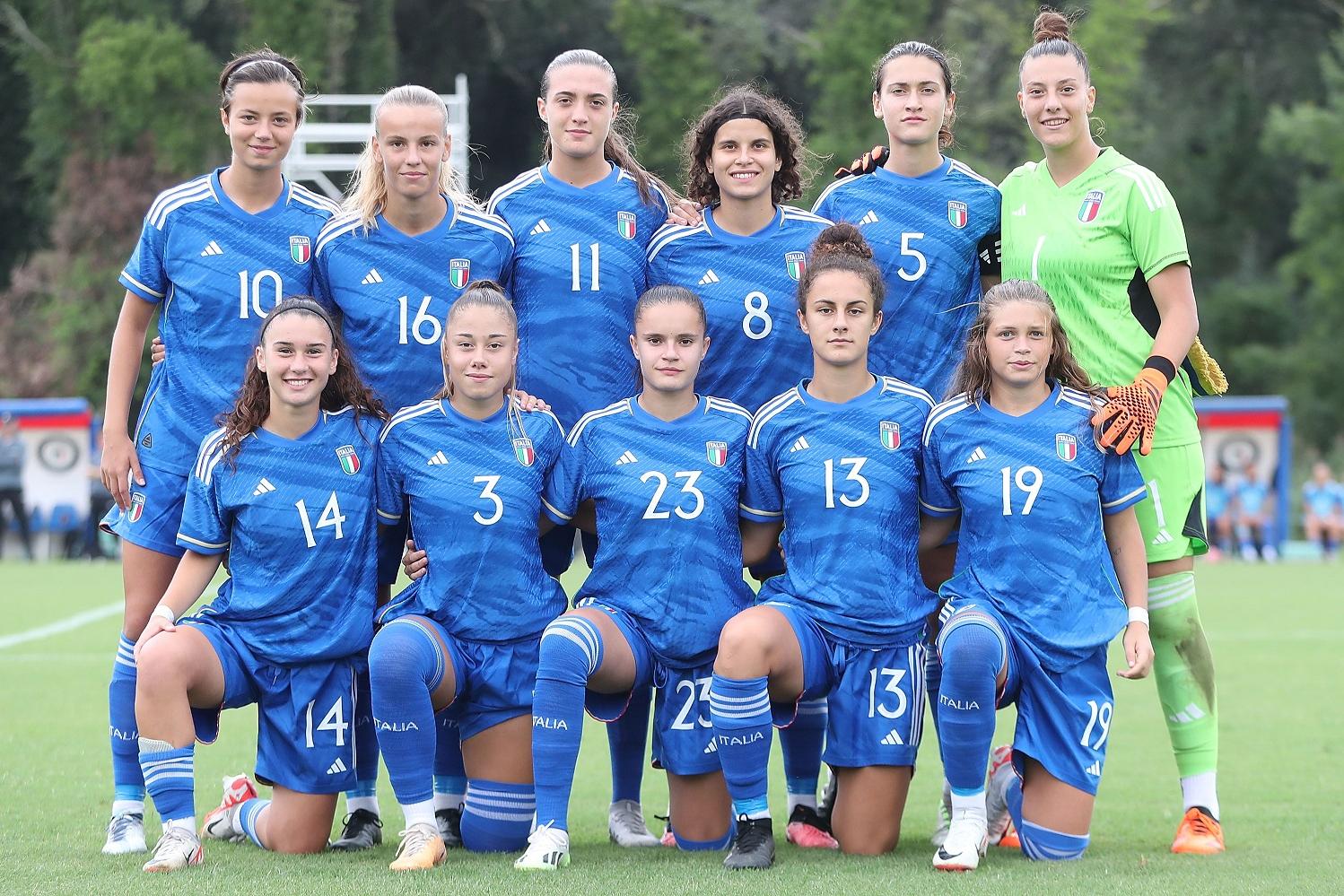 TIRRENIA, ITALY - SEPTEMBER 22: Italy U19 poses during the international friendly match between Italy U19 Women and Belgio U19 Women on September 22, 2023 in Tirrenia, Italy. (Photo by Gabriele Maltinti/Getty Images)