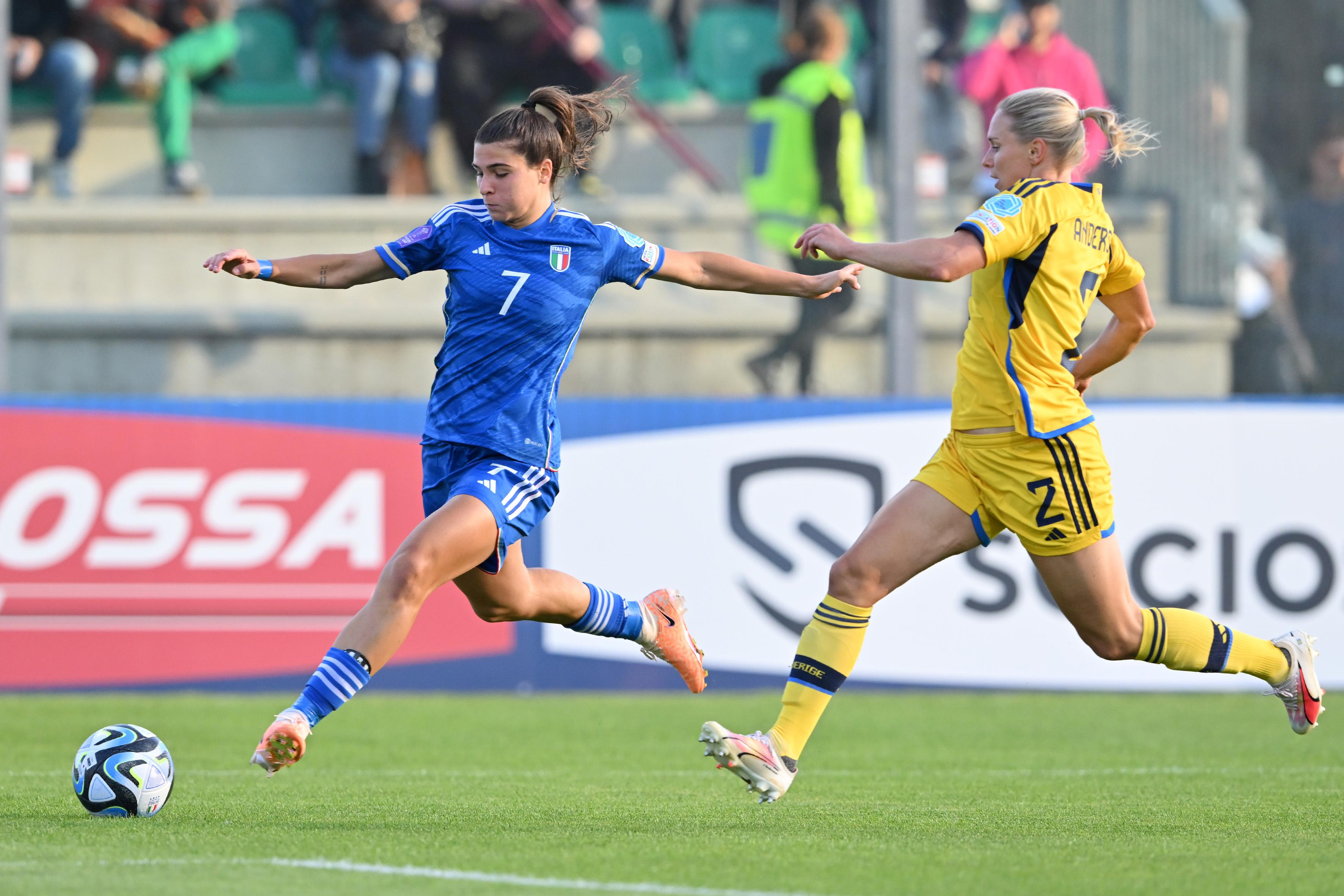 CASTEL DI SANGRO, ITALY - SEPTEMBER 26: Sofia Cantone of Italy and Joanna Andersson of Sweden in action during the UEFA Womens Nations League match between Italy and Sweden at  on September 26, 2023 in Castel di Sangro, Italy. (Photo by Giuseppe Bellini/Getty Images)