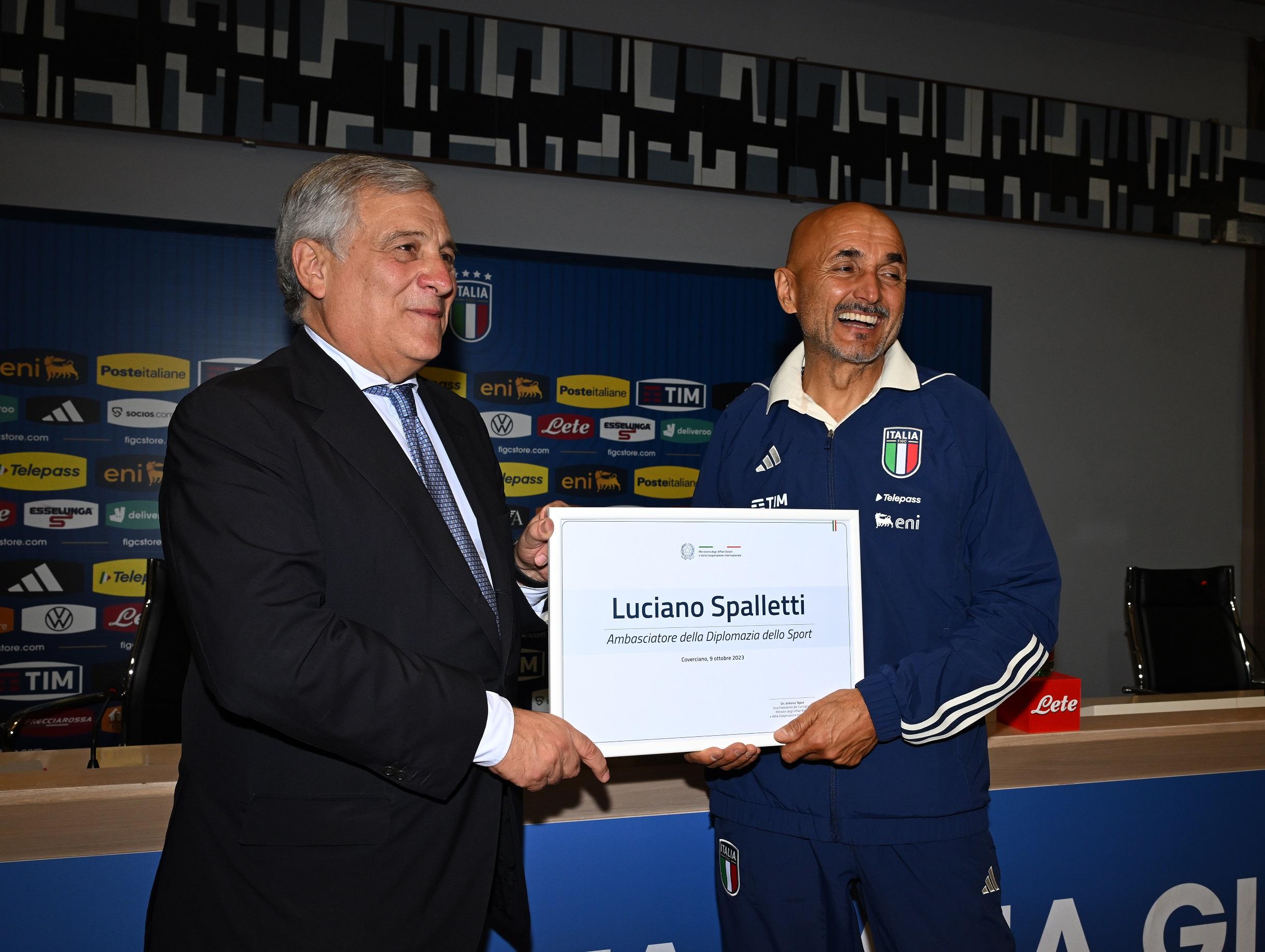 FLORENCE, ITALY - OCTOBER 09: The Minister of Foreign Affairs and Vice-President of the Council of Ministers Antonio Tajani bestows the title of ambassador of sports diplomacy on Luciano Spalletti head coach of Italy during press conference at Centro Tecnico Federale di Coverciano on October 09, 2023 in Florence, Italy. (Photo by Claudio Villa/Getty Images)