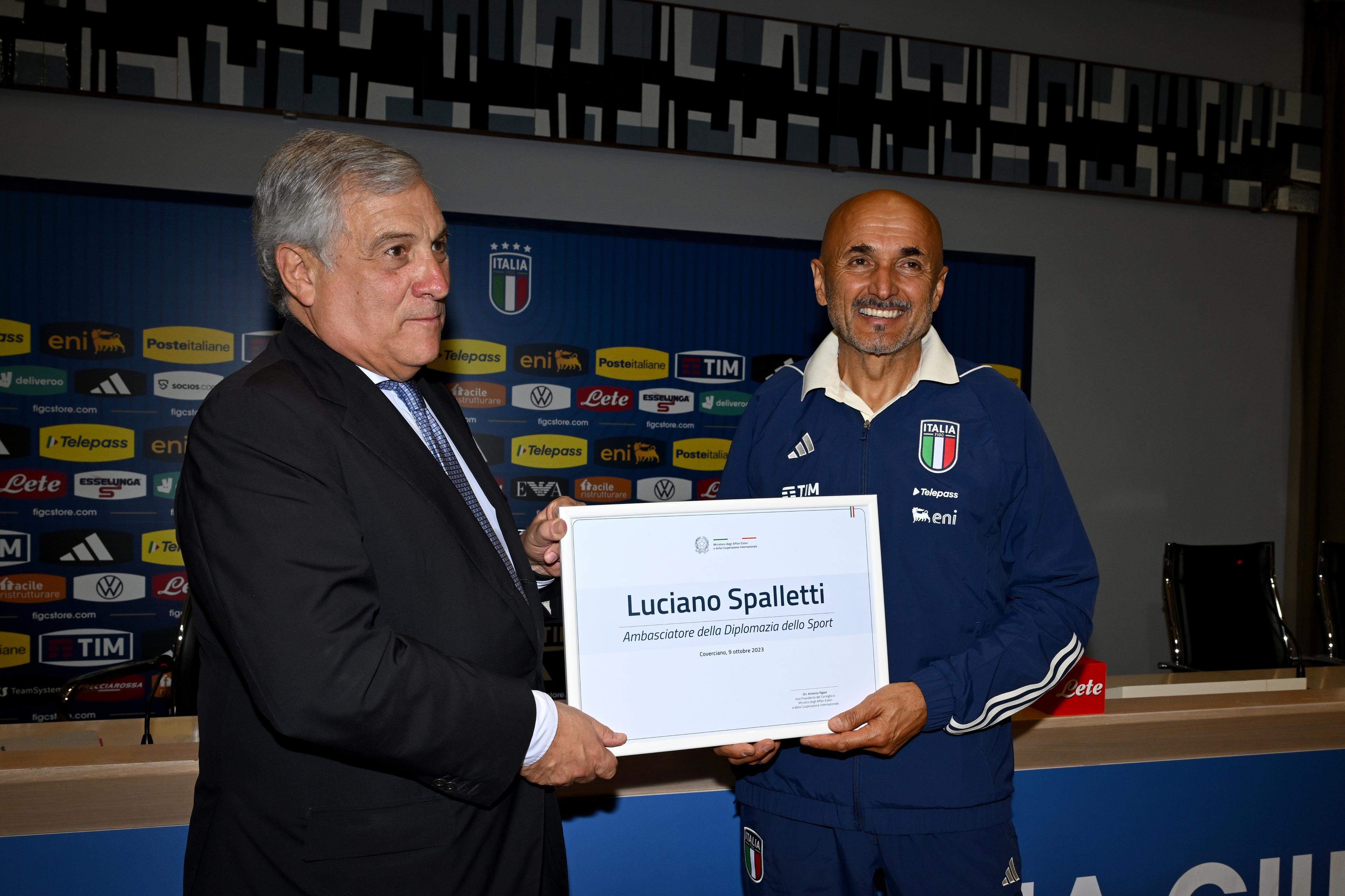 FLORENCE, ITALY - OCTOBER 09: The Minister of Foreign Affairs and Vice-President of the Council of Ministers Antonio Tajani bestows the title of ambassador of sports diplomacy on Luciano Spalletti head coach of Italy during press conference at Centro Tecnico Federale di Coverciano on October 09, 2023 in Florence, Italy. (Photo by Claudio Villa/Getty Images)