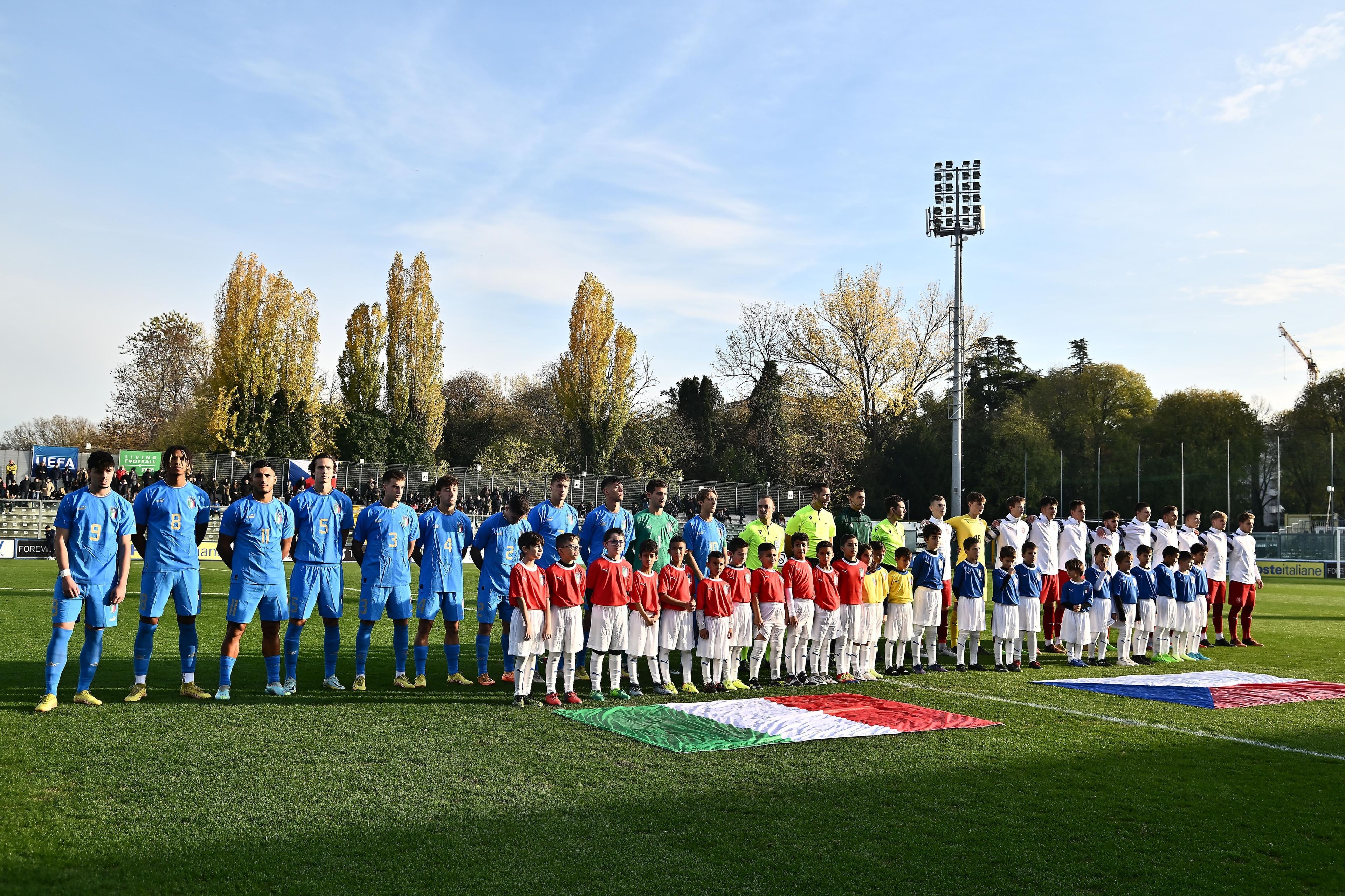 SASSUOLO, ITALY - NOVEMBER 21: Italy U20 team line up during the 8 Nations Tournament match between Italy U20 and Czezh Republic U20 at Enzo Ricci Stadium on November 21, 2022 in Sassuolo, Italy. (Photo by Alessandro Sabattini/Getty Images)