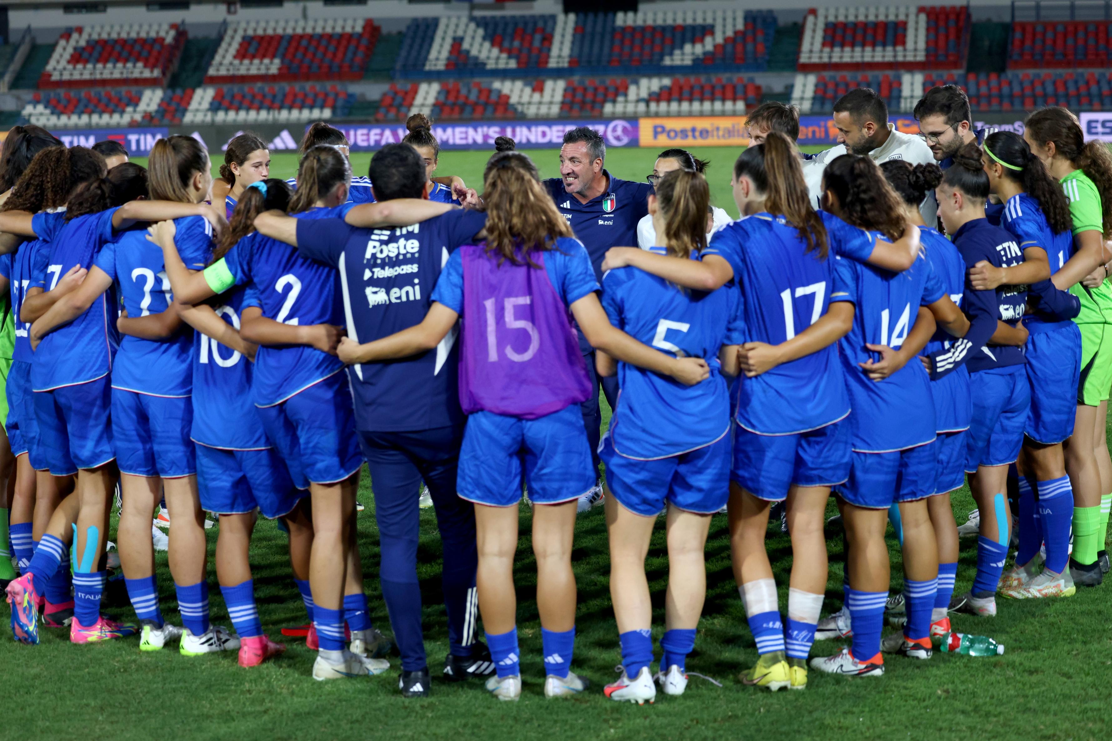 COSENZA, ITALY - OCTOBER 12: Team of Italy after the 2023/24 UEFA European Women\\'s Under-17 Championship Round 1 match between Italy and France  on October 12, 2023 in Cosenza, Italy. (Photo by Maurizio Lagana/Getty Images)