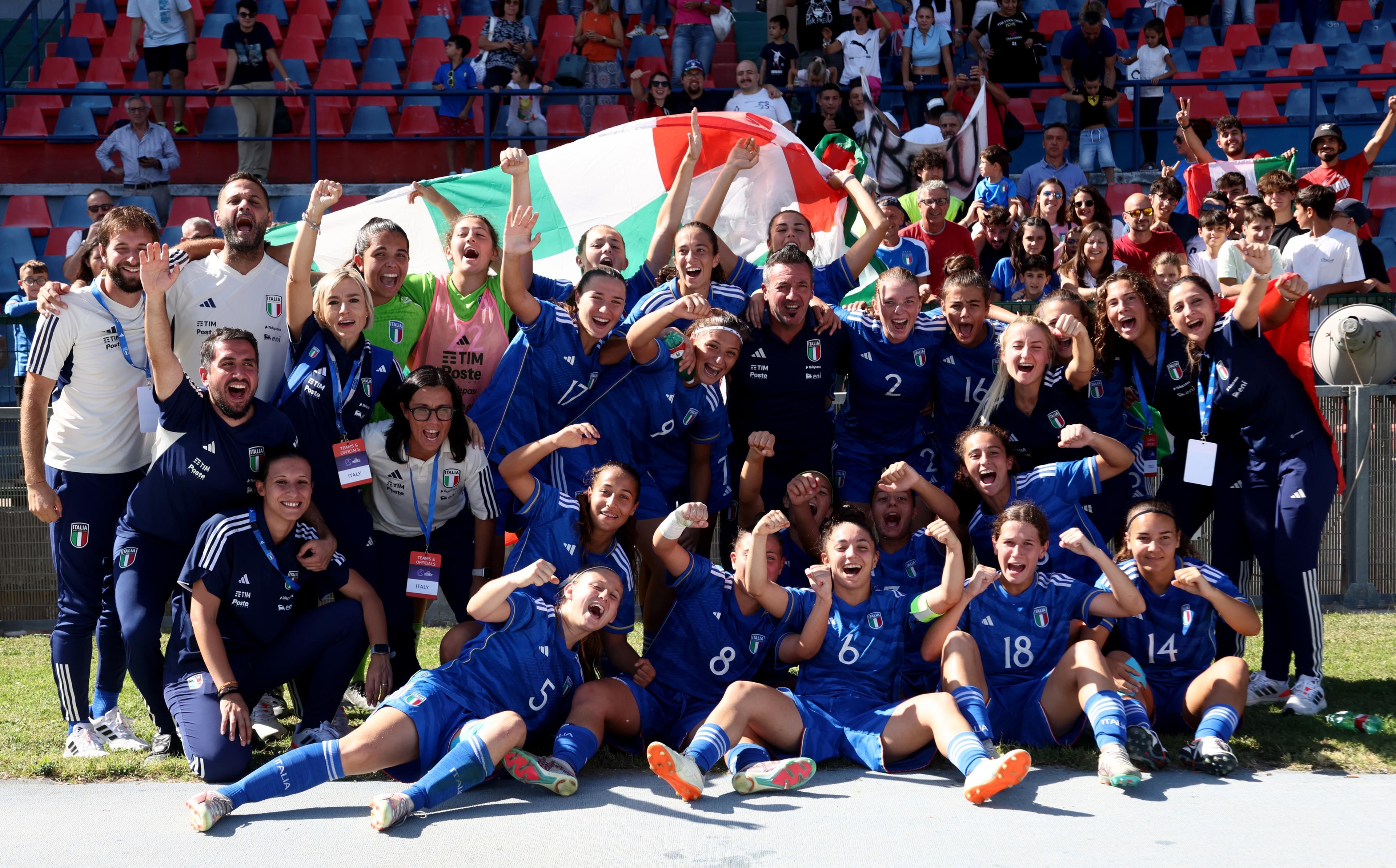 COSENZA, ITALY - OCTOBER 15: Team of Italy celebrates after the 2023/24 UEFA European Women's Under-17 Championship Round 1 match between Italy and Scotland on October 15, 2023 in Cosenza, Italy. (Photo by Maurizio Lagana/Getty Images)