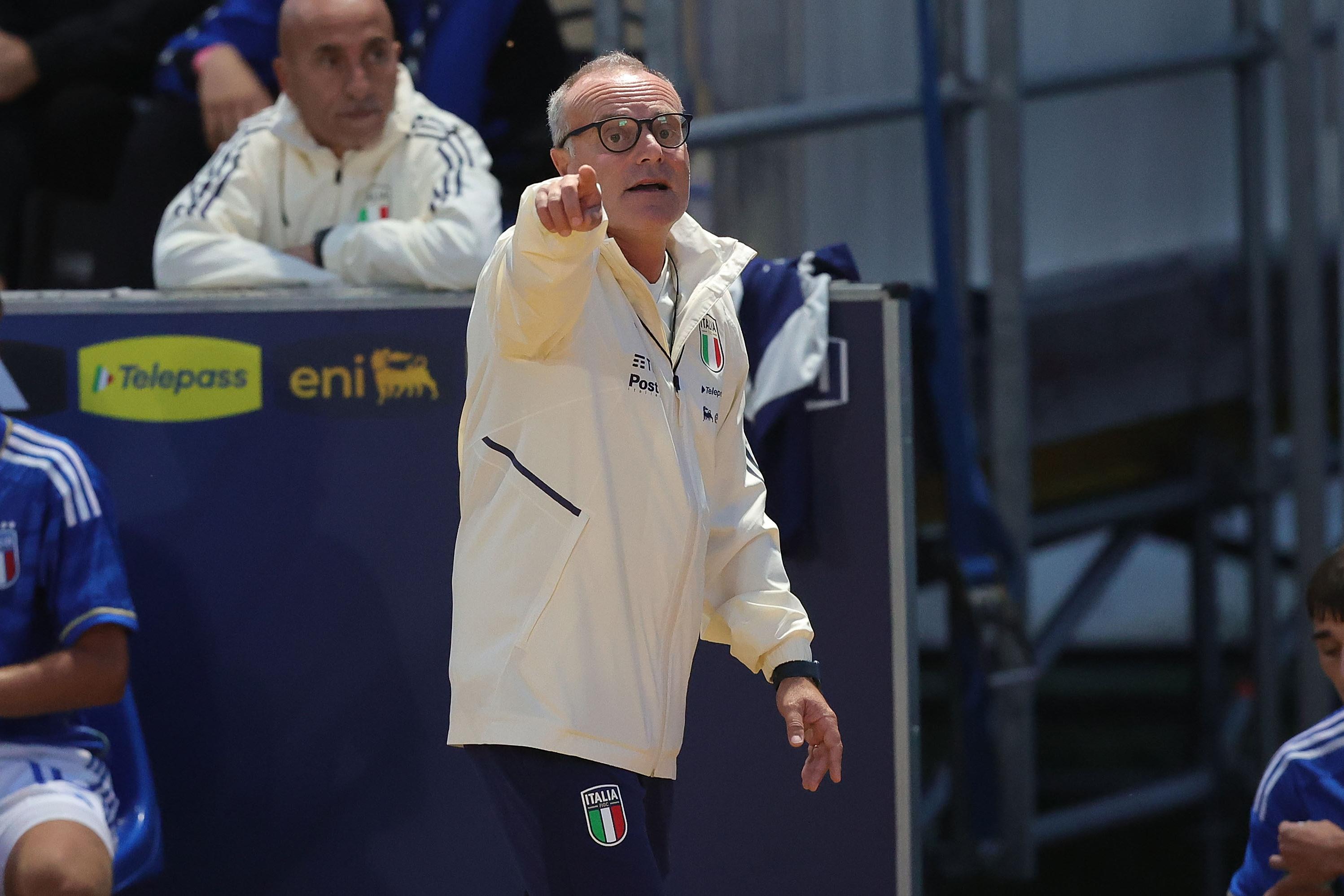 TIRRENIA, ITALY - OCTOBER 19: Emiliano Del Duca manager of Italy gestures during friendly match between Italy and Spain on October 19, 2023 in Tirrenia, Italy. (Photo by Gabriele Maltinti/Getty Images) *** Local Caption *** Emiliano Del Duca