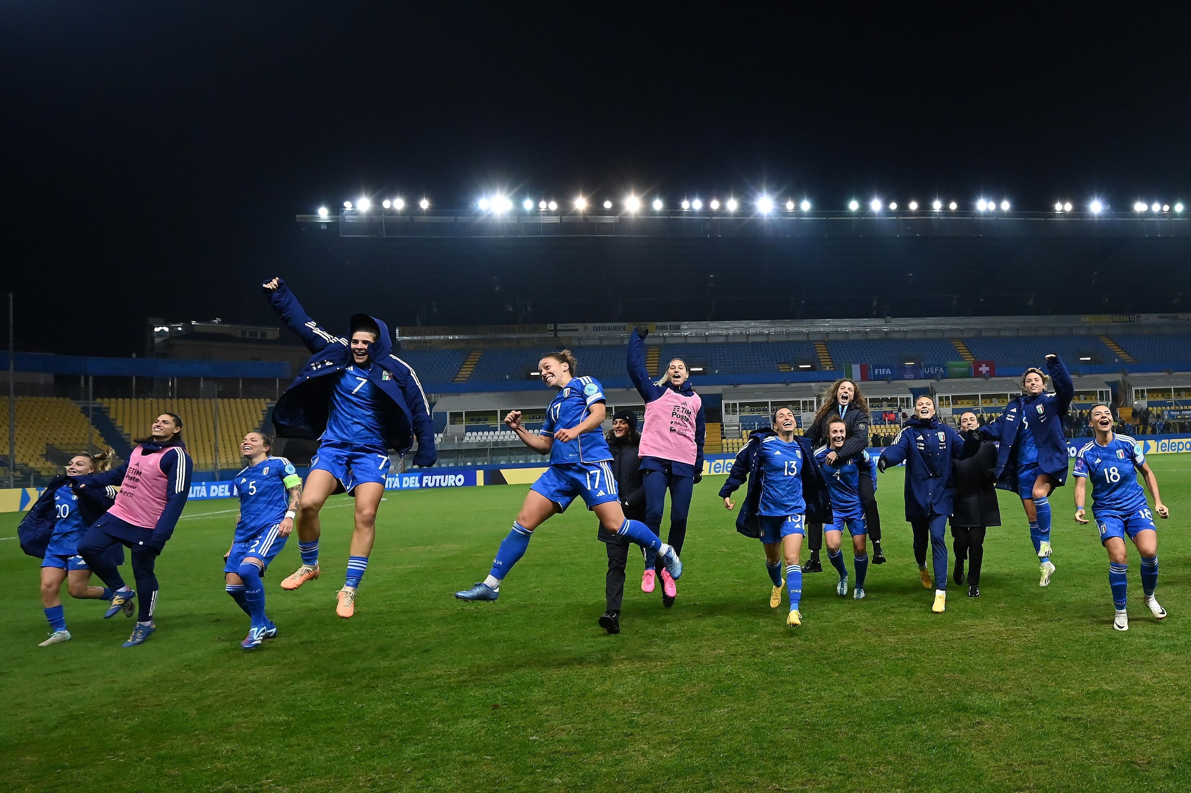 PARMA, ITALY - DECEMBER 05: Italian players celebrate the victory during the UEFA Womens Nations League match between Italy and Switzerland at Stadio Ennio Tardini on December 05, 2023 in Parma, Italy. (Photo by Alessandro Sabattini/Getty Images)