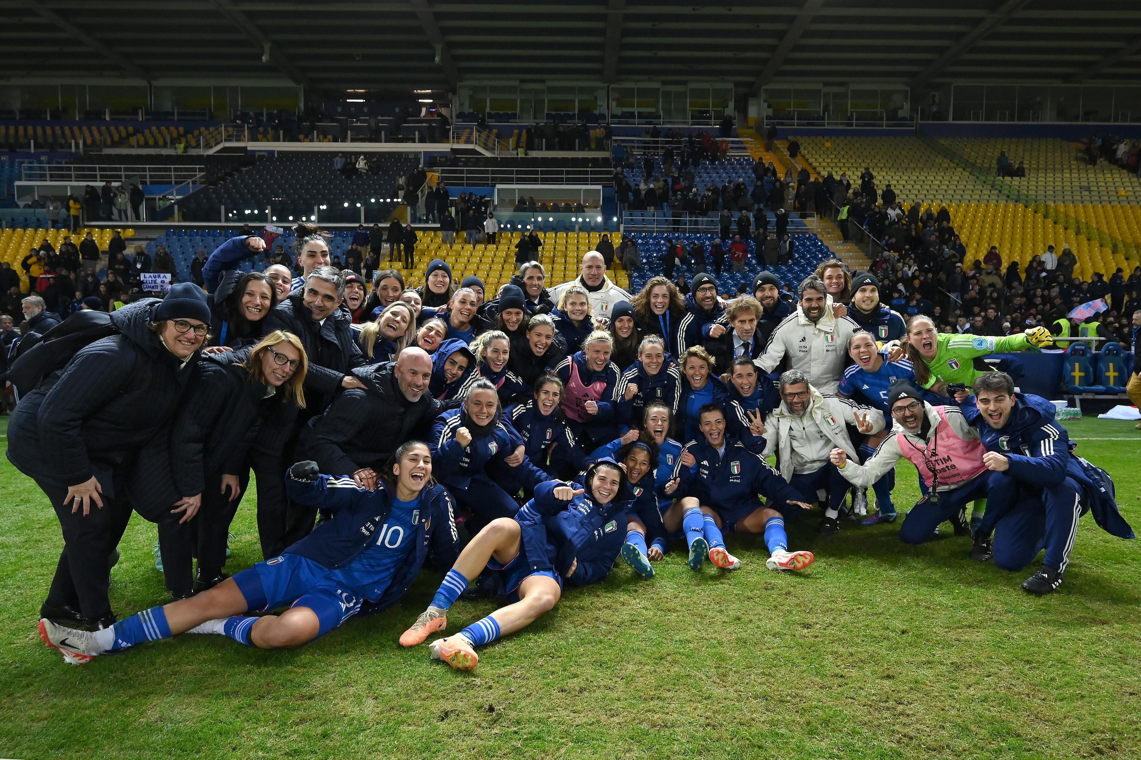 PARMA, ITALY - DECEMBER 05: Italian players celebrate the victory during the UEFA Womens Nations League match between Italy and Switzerland at Stadio Ennio Tardini on December 05, 2023 in Parma, Italy. (Photo by Alessandro Sabattini/Getty Images)