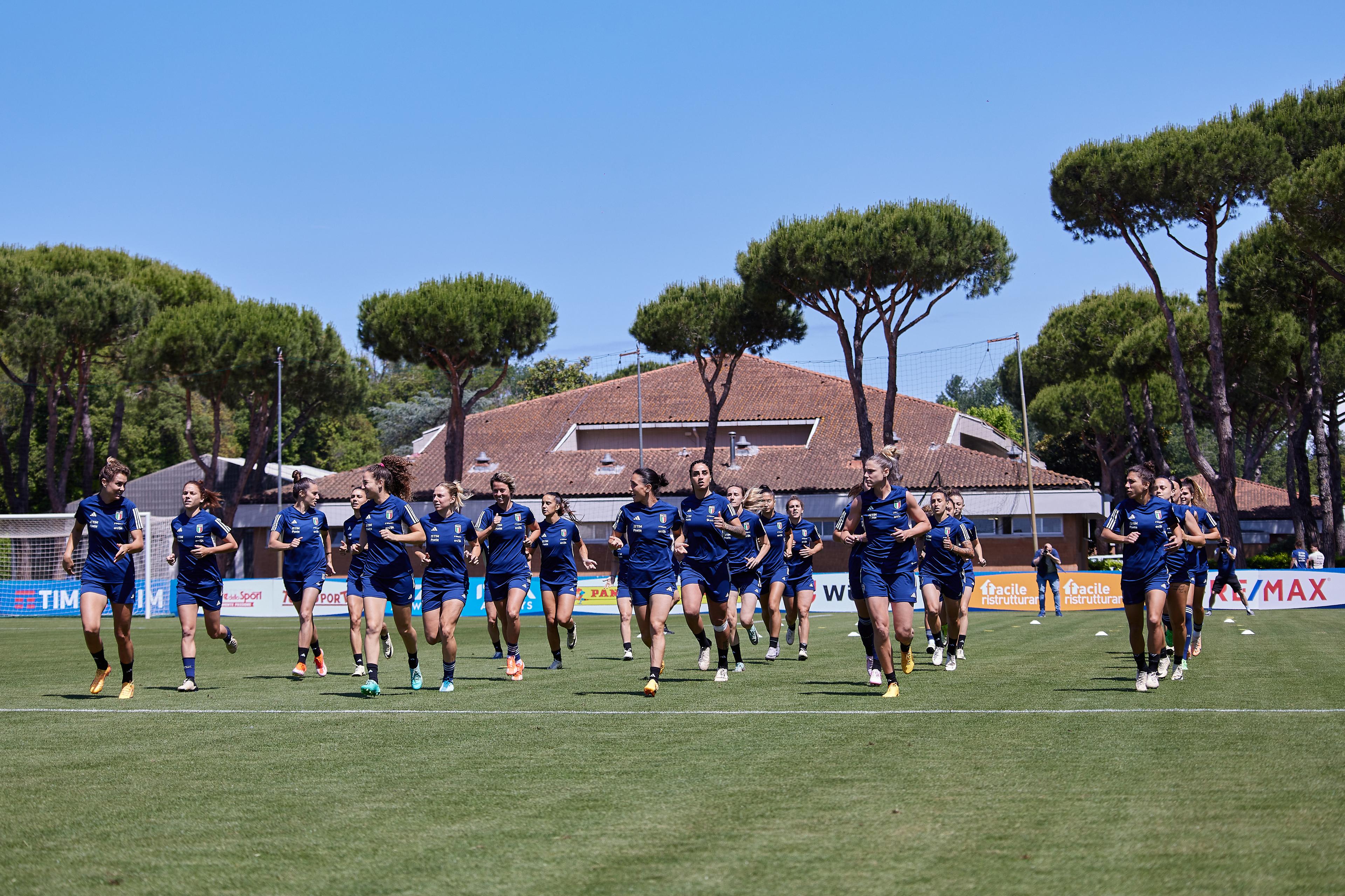 TIRRENIA, ITALY - MAY 28: Players of Italy warms up during Italy Women Training Session at Centro di Preparazione Olimpica on May 28, 2024 in Tirrenia, Italy. (Photo by Emmanuele Ciancaglini/Getty Images)