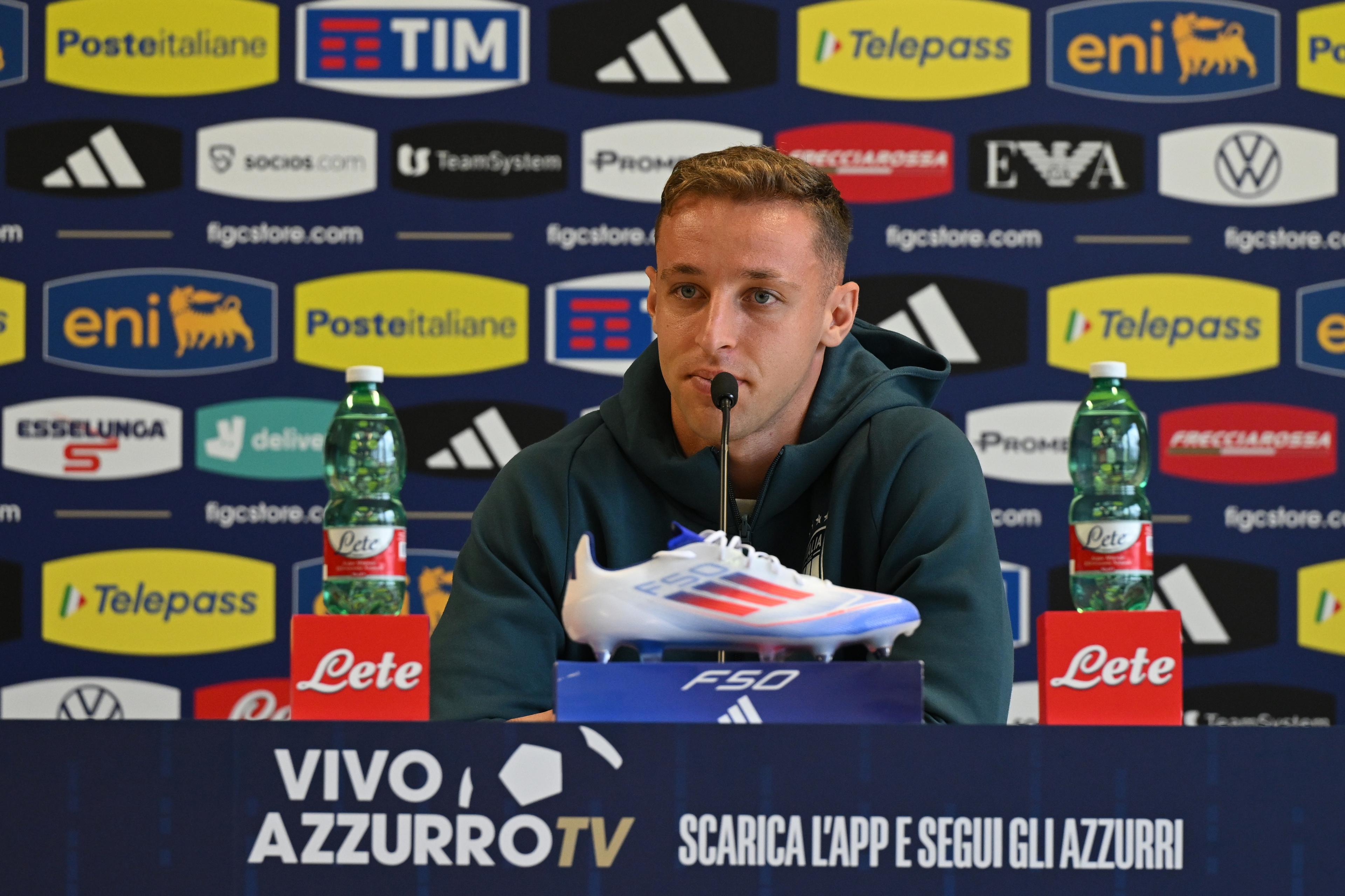 ISERLOHN, GERMANY - JUNE 17: Davide Frattesi of Italy speaks with the media during Italy press conference at Hemberg-Stadion on June 17, 2024 in Iserlohn, Germany. (Photo by Claudio Villa/Getty Images for FIGC)