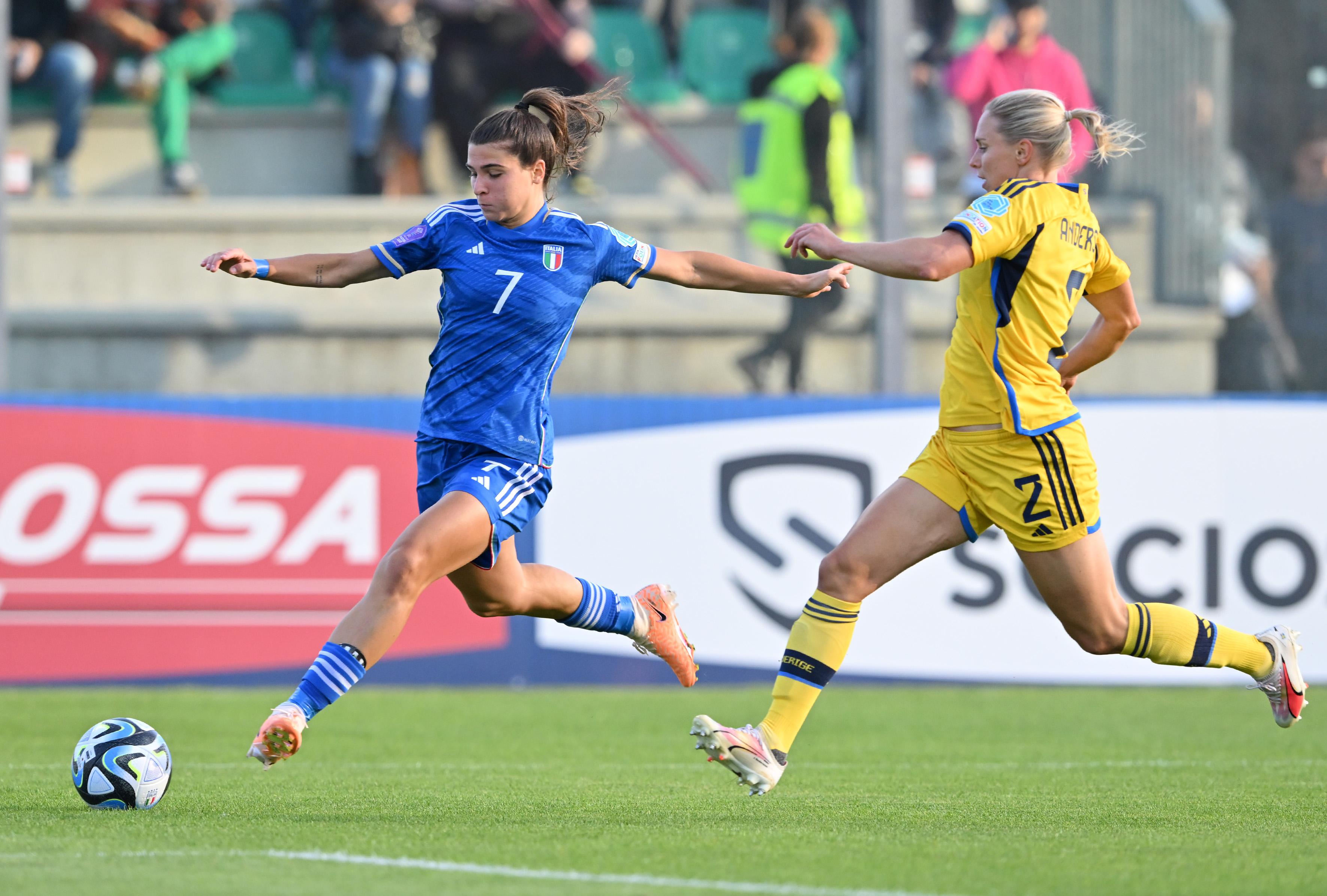 CASTEL DI SANGRO, ITALY - SEPTEMBER 26: Sofia Cantone of Italy and Joanna Andersson of Sweden in action during the UEFA Womens Nations League match between Italy and Sweden at on September 26, 2023 in Castel di Sangro, Italy. (Photo by Giuseppe Bellini/Getty Images)