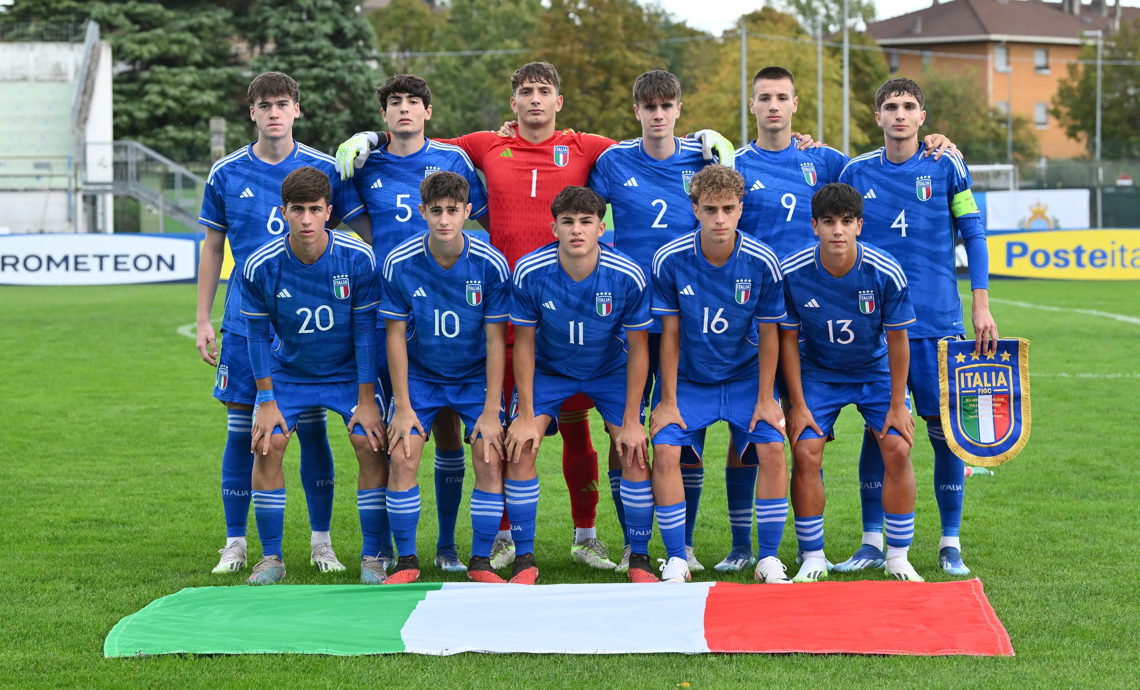 SANT'ARCANGELO DI ROMAGNA, ITALY - OCTOBER 25: Team of Italy prior European Under-17 Championship 2024 qualifying round match between Italy snd San Marino at Stadio Valentino Mazzola on October 25, 2023 in Sant'Arcangelo di Romagna, Italy. (Photo by Giuseppe Bellini/Getty Images)