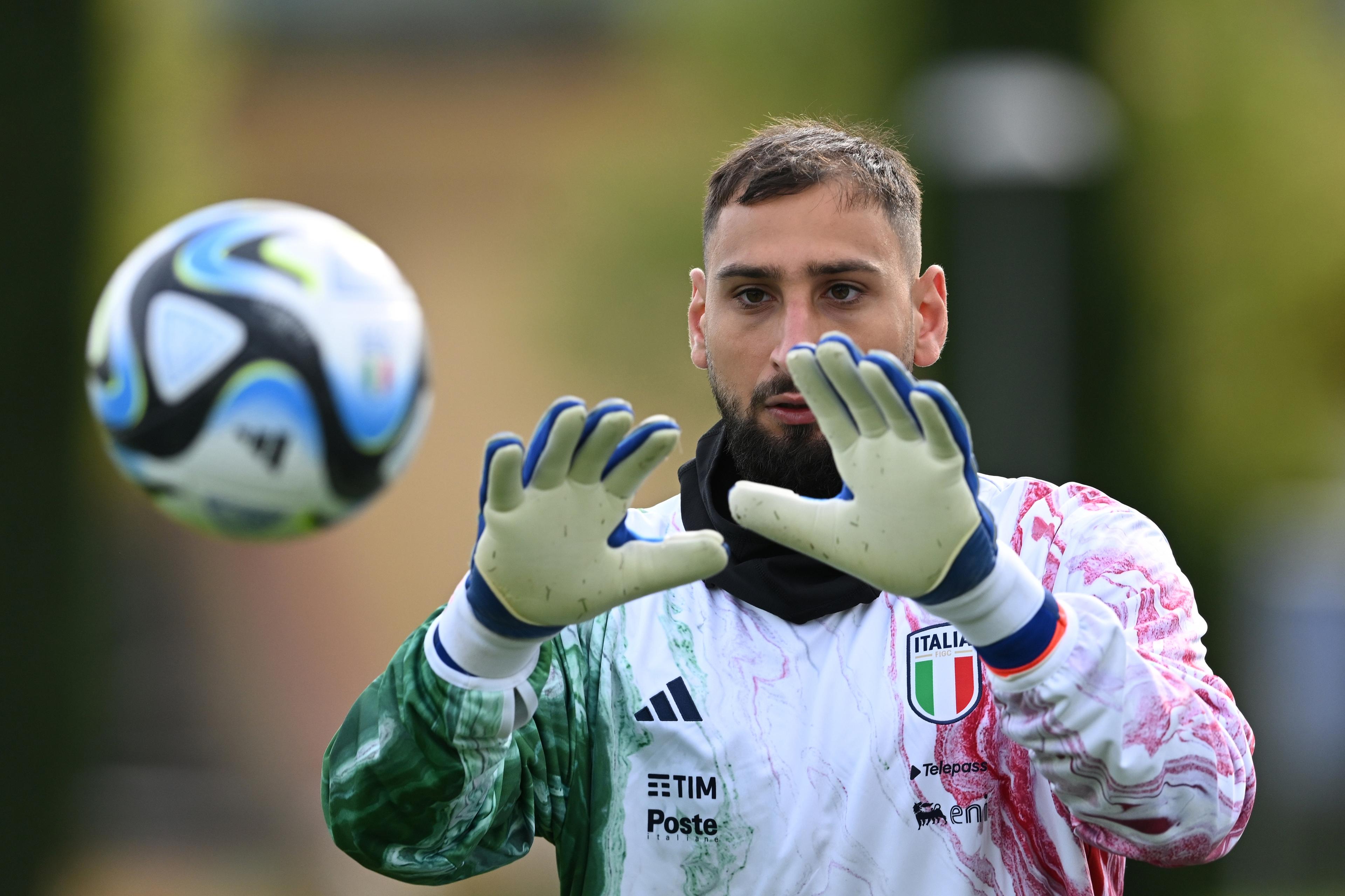 FLORENCE, ITALY - OCTOBER 16: Gianluigi Donnarumma of Italy in action during the training session at Centro Tecnico Federale di Coverciano on October 16, 2023 in Florence, Italy. (Photo by Claudio Villa/Getty Images)