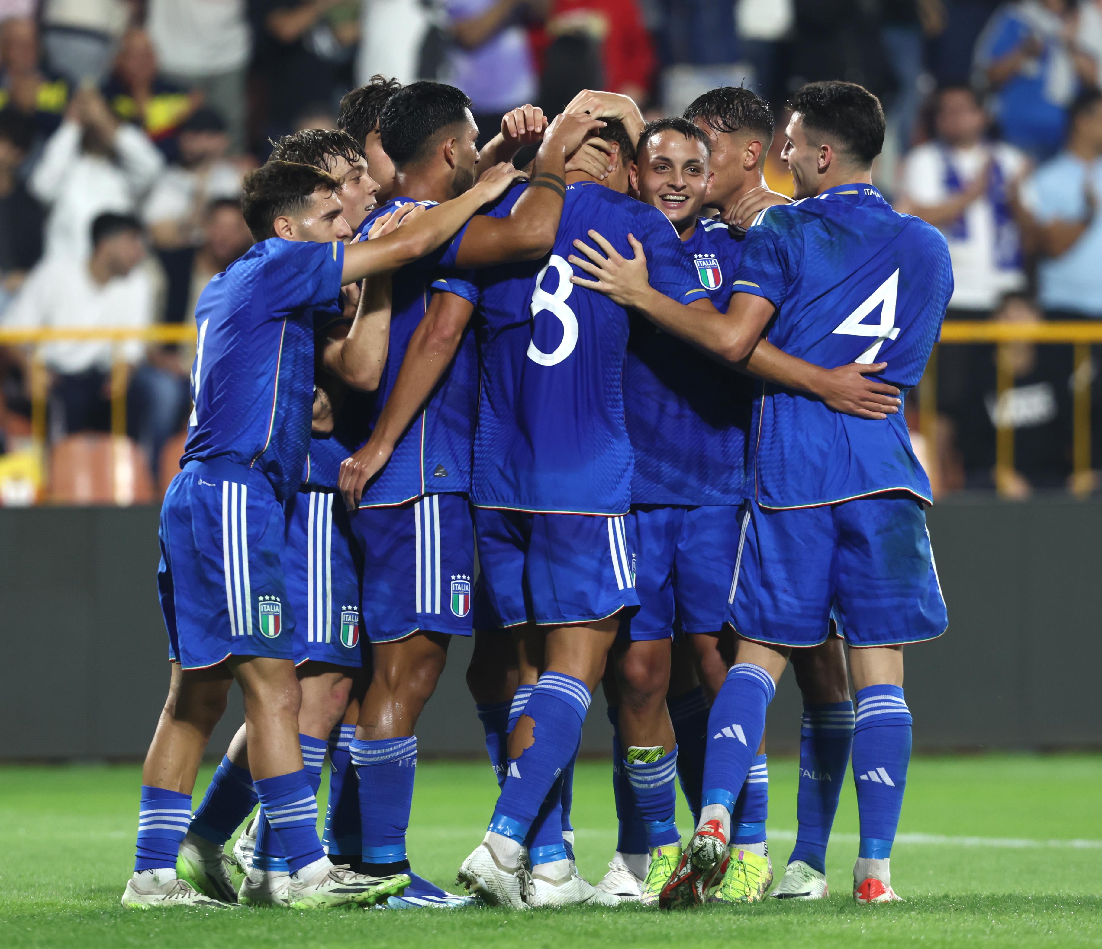 CATANZARO, ITALY - OCTOBER 13: Filippo Terracciano of Italy celebrates with his teammate his team's first goal during the Elite League match between Italy U20 and Poland U20 on October 13, 2023 in Catanzaro, Italy. (Photo by Maurizio Lagana/Getty Images)