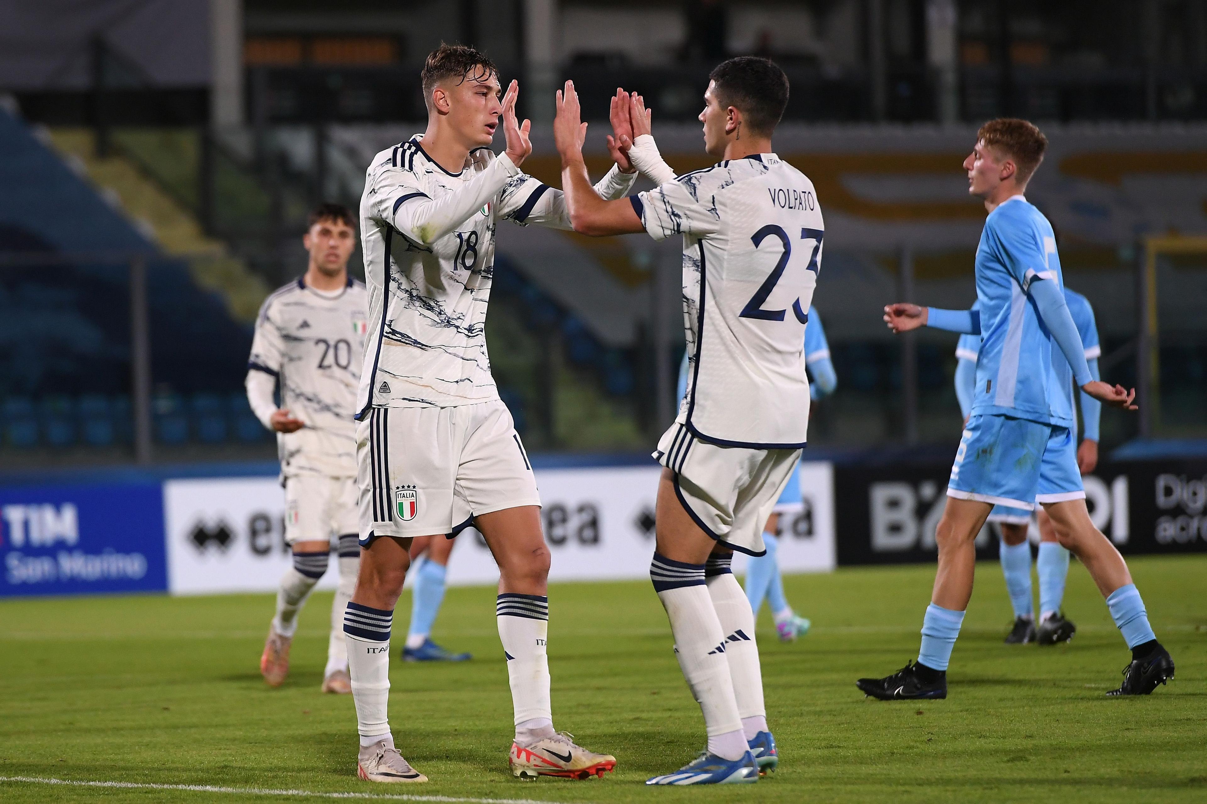 SAN MARINO, ITALY - NOVEMBER 16: Francesco Pio Esposito of Italy U21 celebrates after scoring the opening goal during the UEFA Under21 Euro Qualifier match between San Marino U21 and Italy U21 at Serravalle on November 16, 2023 in San Marino, Italy. (Photo by Alessandro Sabattini/Getty Images)
