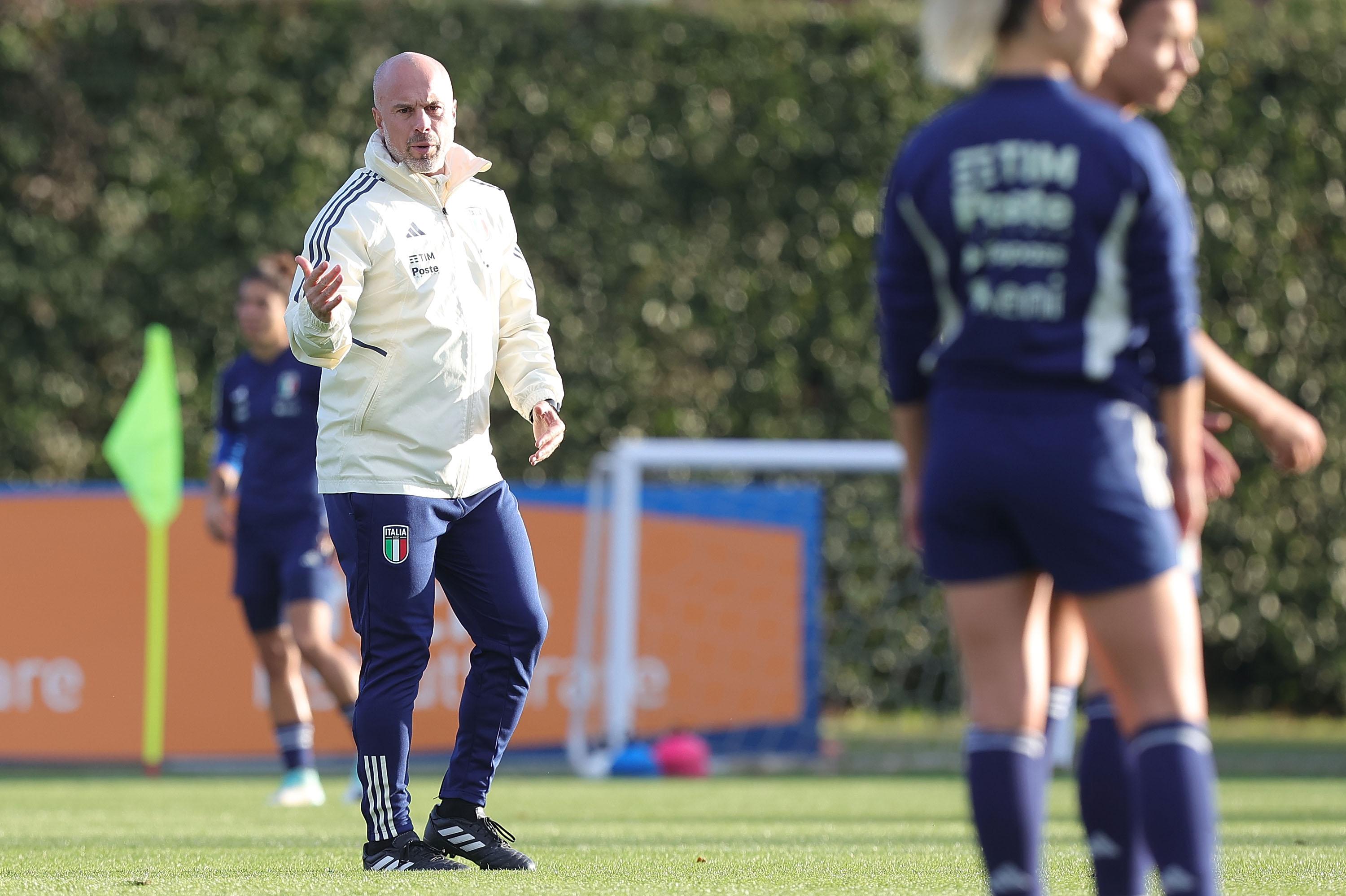 FLORENCE, ITALY - NOVEMBER 28: Head coach Andrea Soncin of Italy Women during a training session at Centro Tecnico Federale di Coverciano on November 28, 2023 in Florence, Italy. (Photo by Gabriele Maltinti/Getty Images) *** Local Caption *** Andrea Soncin