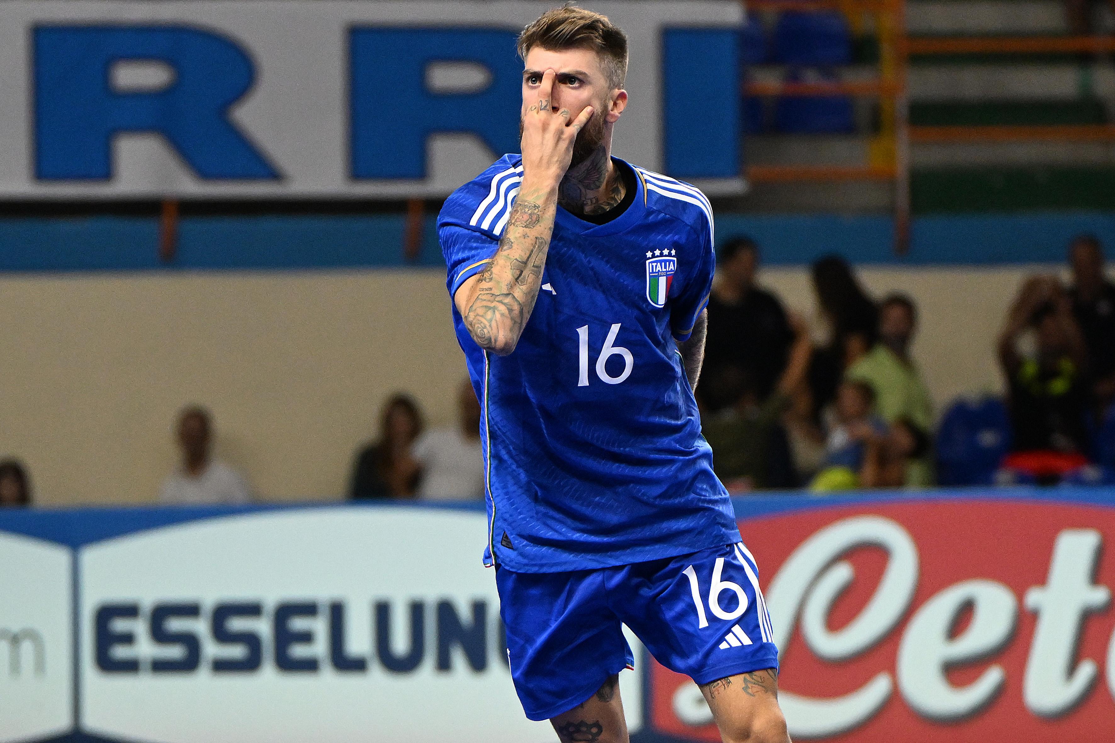 EBOLI, ITALY - SEPTEMBER 15: Christopher Cutrupi of Italy celebrates after scoring the 2-0 goal during the FIFA Futsal World Cup 2024 Qualifier match between Italy and Slovenia on September 15, 2023 in Eboli, Italy. (Photo by Francesco Pecoraro/Getty Images)