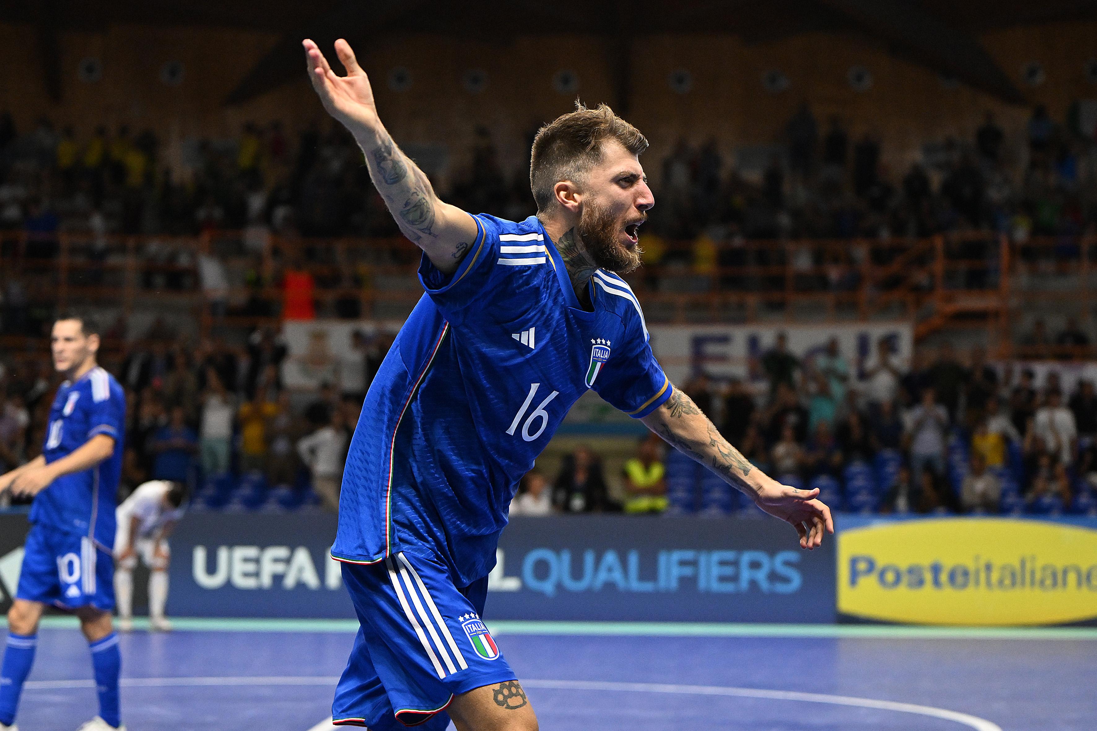 EBOLI, ITALY - SEPTEMBER 15: Christopher Cutrupi of Italy celebrates after scoring the 2-0 goal during the FIFA Futsal World Cup 2024 Qualifier match between Italy and Slovenia on September 15, 2023 in Eboli, Italy. (Photo by Francesco Pecoraro/Getty Images)