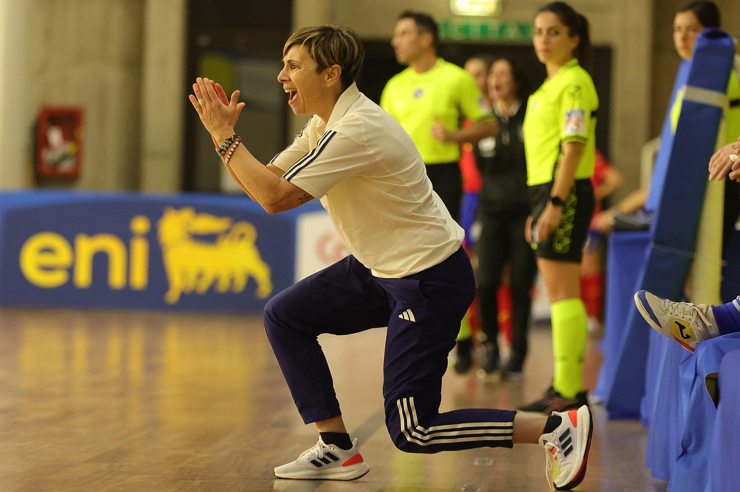 SCANDICCI, ITALY - DECEMBER 5: Francesca Salvatore manager of Italy Futsal gestures during the friendly match between Italy and Spain Women Futsal on December 5, 2023 in Scandicci, Italy. (Photo by Gabriele Maltinti/Getty Images) *** Local Caption *** Francesca Salvatore