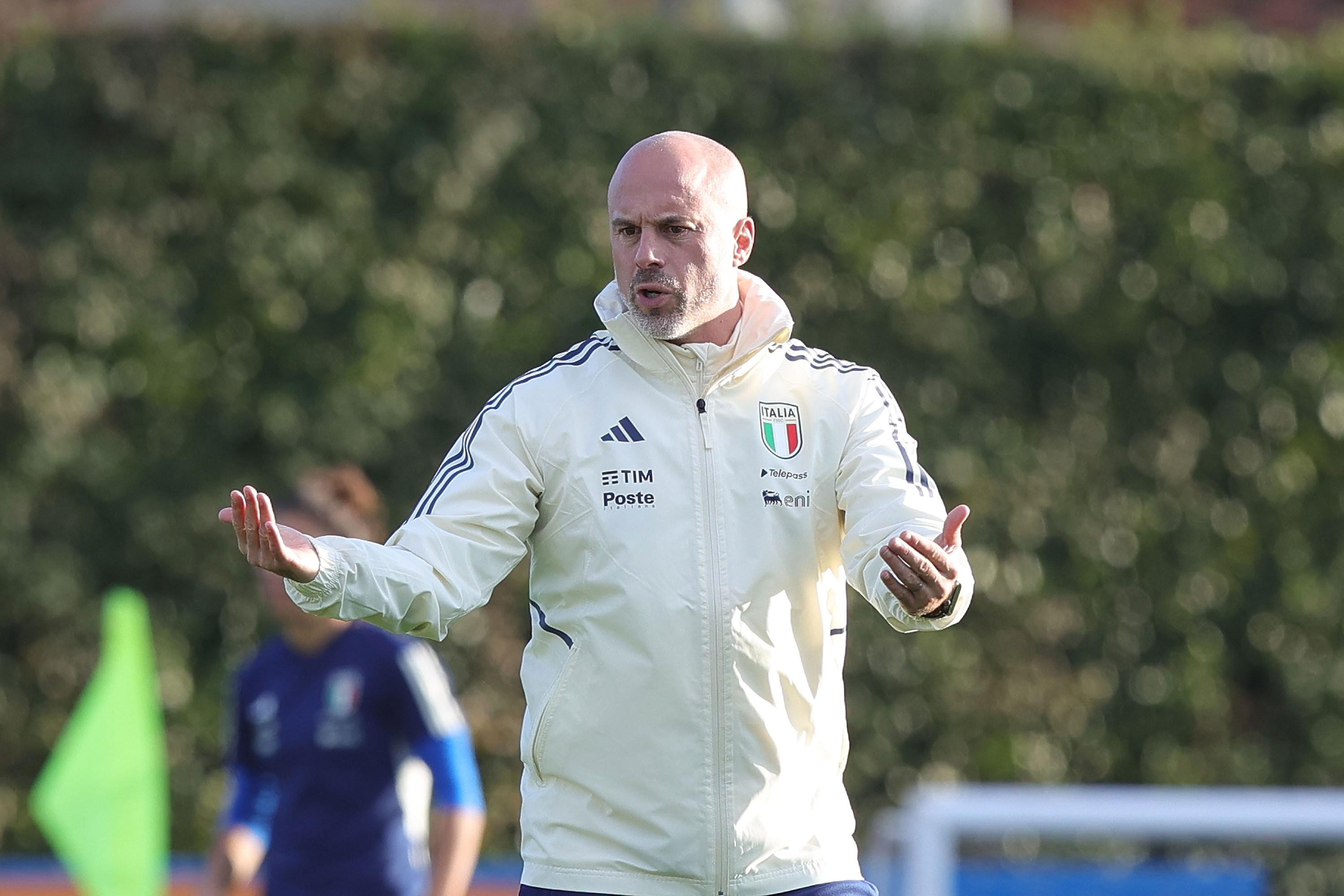 FLORENCE, ITALY - NOVEMBER 28: Head coach Andrea Soncin of Italy Women gestures during a training session at Centro Tecnico Federale di Coverciano on November 28, 2023 in Florence, Italy. (Photo by Gabriele Maltinti/Getty Images) *** Local Caption *** Andrea Soncin