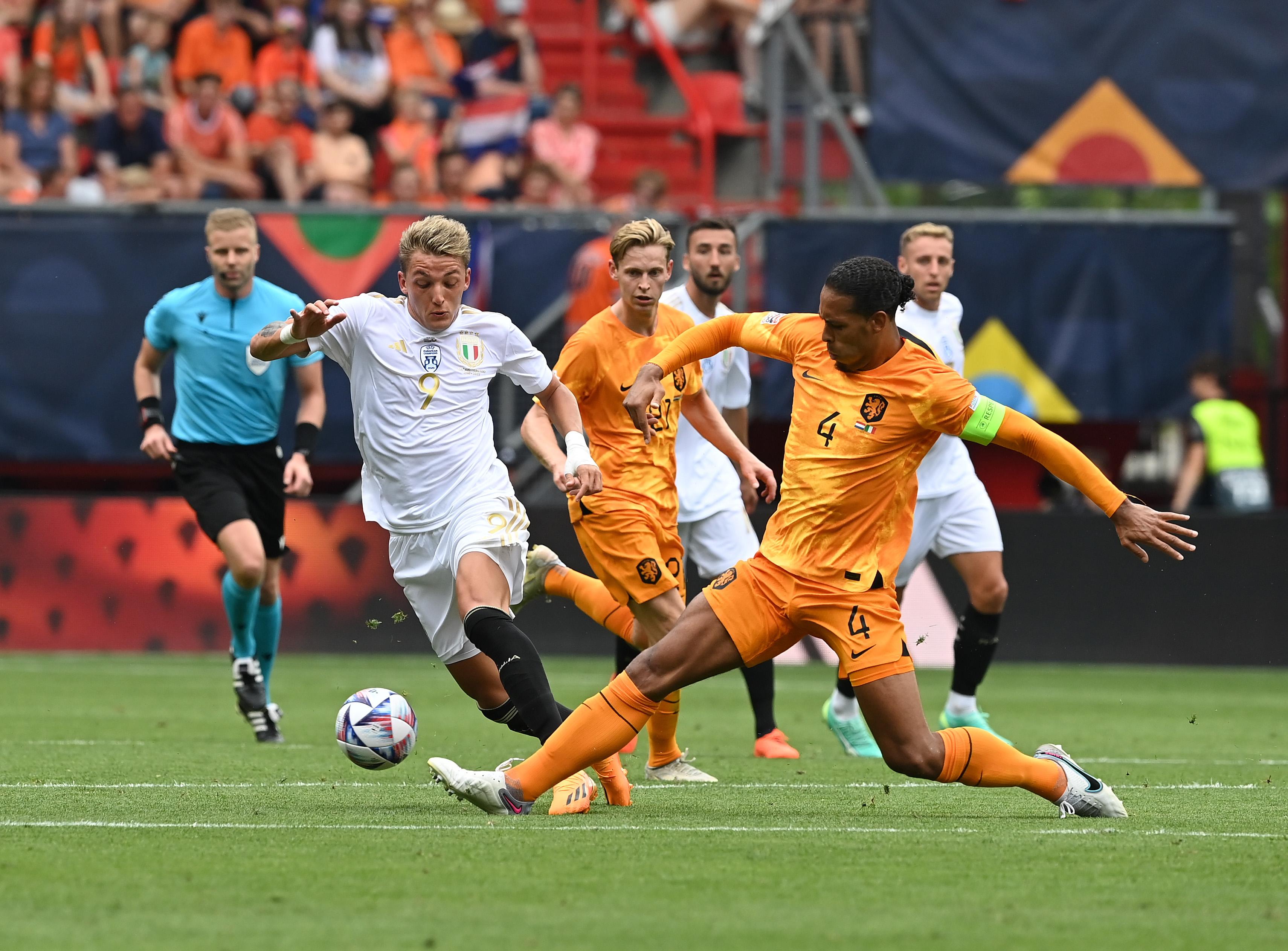 ENSCHEDE, NETHERLANDS - JUNE 18: Virgil van Dijk of Netherlands competes for the ball with Mateo Retegui of Italy during the UEFA Nations League 2022/23 third-place match between Netherlands and Italy at FC Twente Stadium on June 18, 2023 in Enschede, Netherlands. (Photo by Claudio Villa/Getty Images)