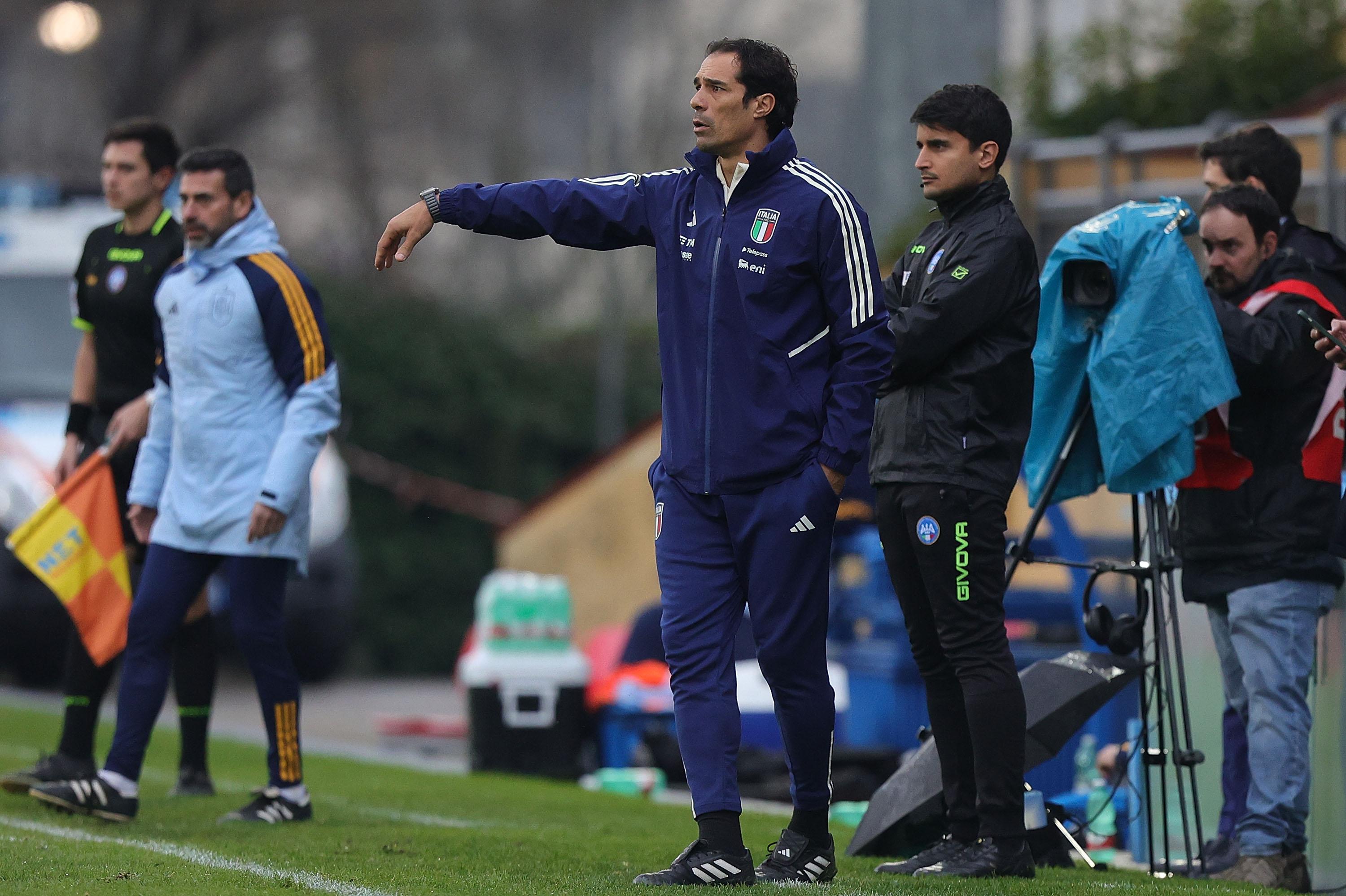 FLORENCE, ITALY - JANUARY 17: Bernardo Corradi manager of Italy U19 gestures during the International Friendly between Italy U19 and Spain U19 at Centro Tecnico Federale di Coverciano on January 17, 2024 in Florence, Italy. (Photo by Gabriele Maltinti/Getty Images) *** Local Caption *** Bernardo Corradi