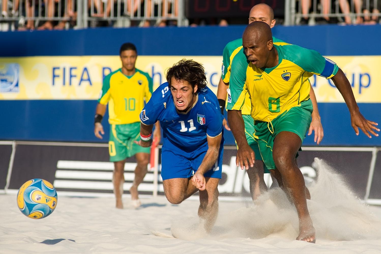 MARSEILLE, FRANCE- JULY 26: Brasil - Italy. Fifa Beach Soccer World Cup Marseiile 2008. (Photo by Manuel Queimadelos)